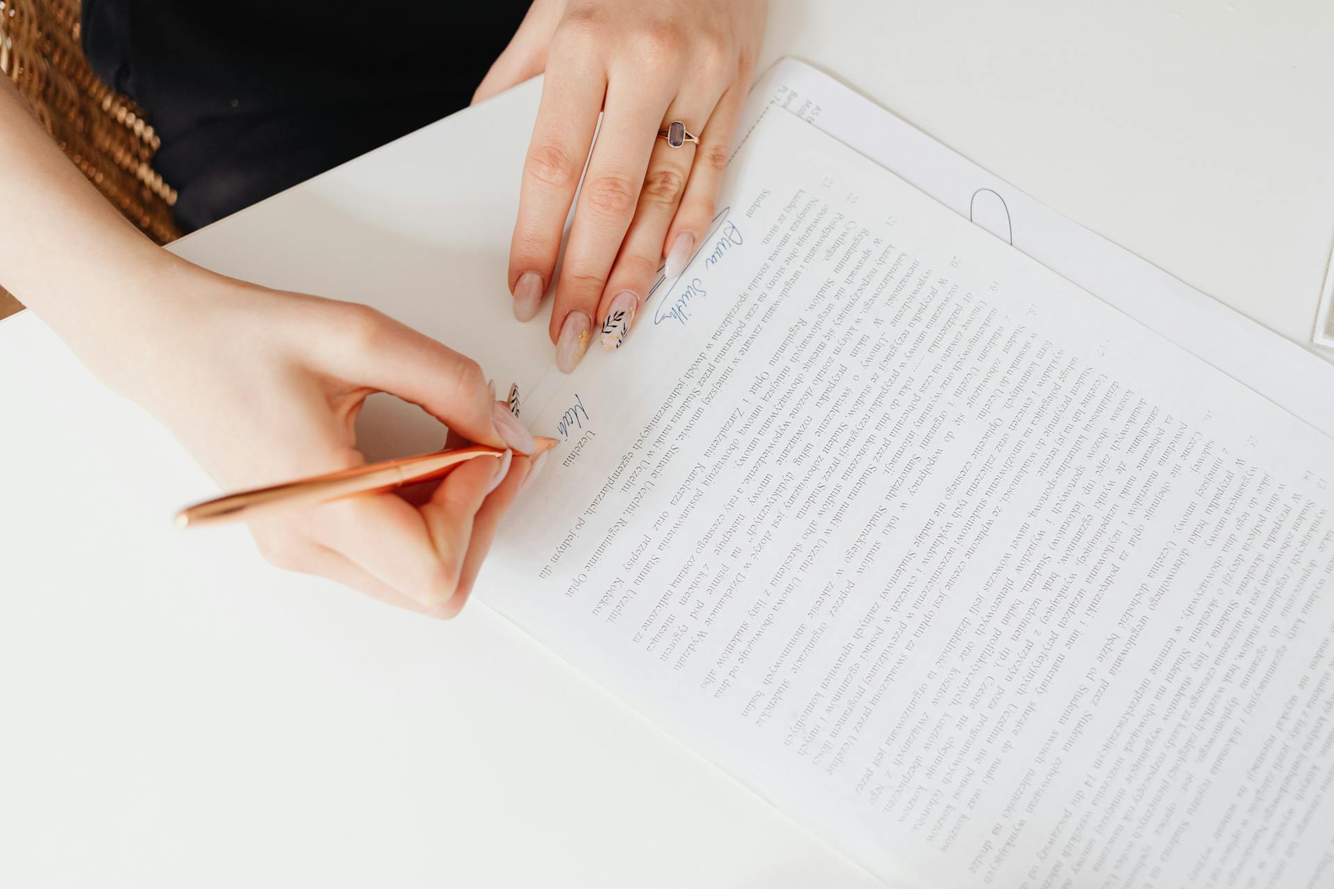 A woman signing paperwork | Source: Pexels