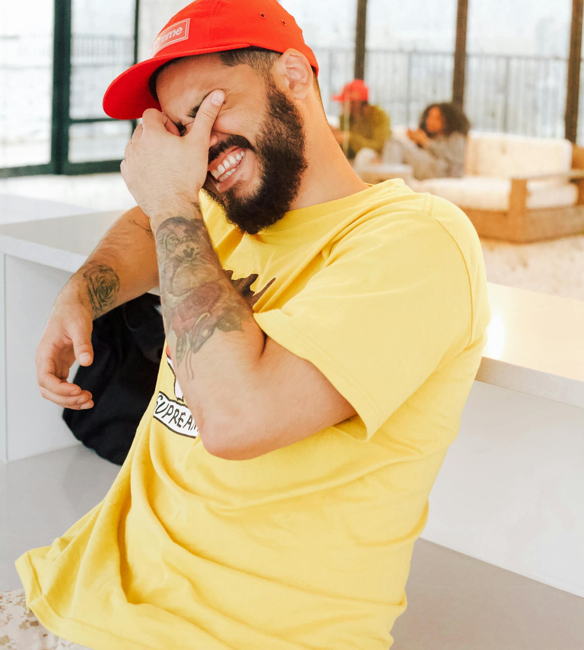 A young man sitting on a chair and laughing | Source: Pexels