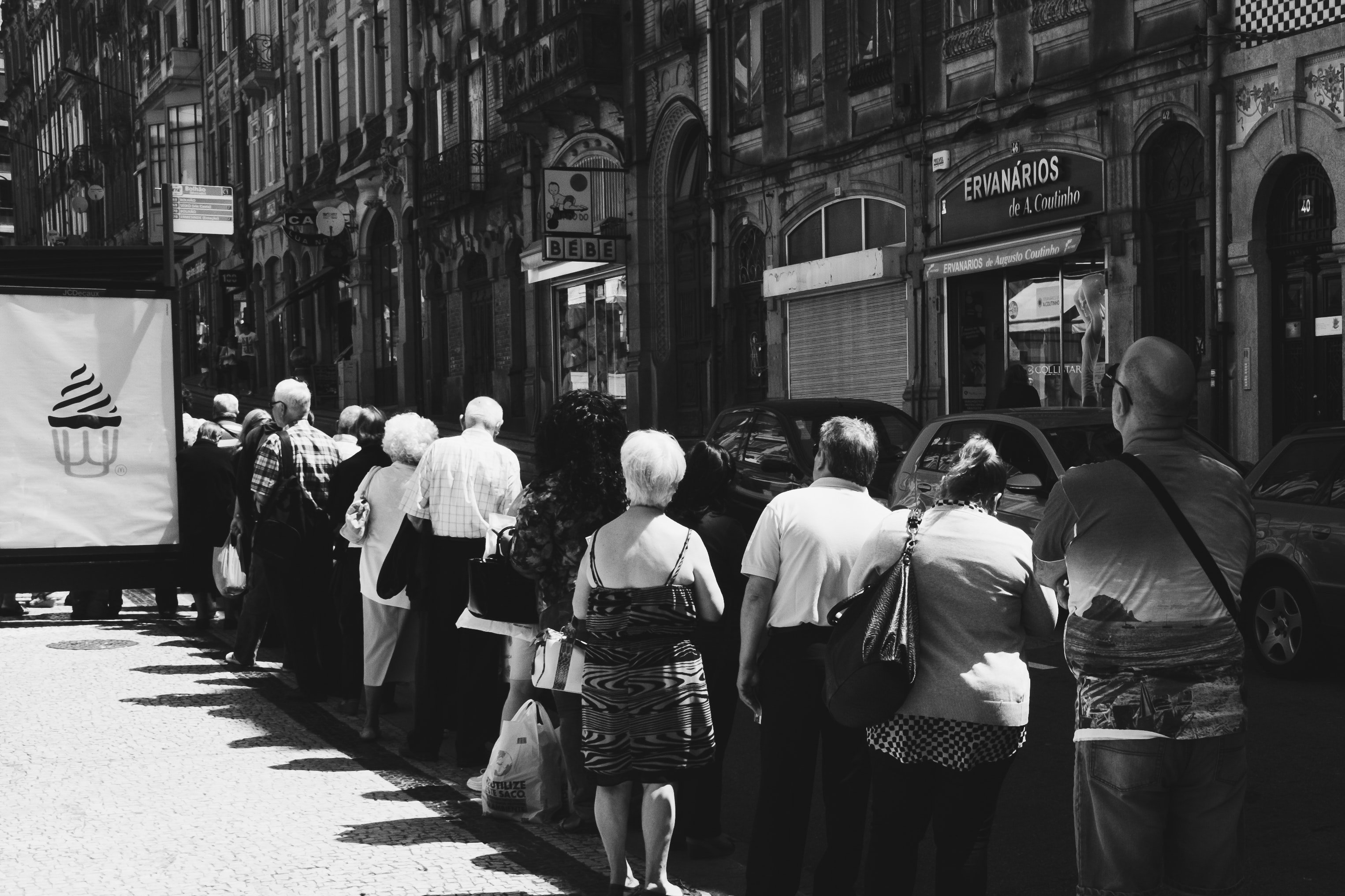 A group of people on a queue | Photo: Pexels