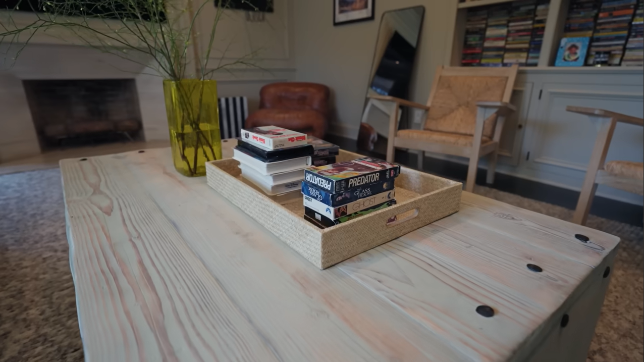 Palmer's sister successfully hooked up a retro VHS player to their modern TV so the entire family can enjoy old-school favorites. | Source: YouTube/@Archdigest