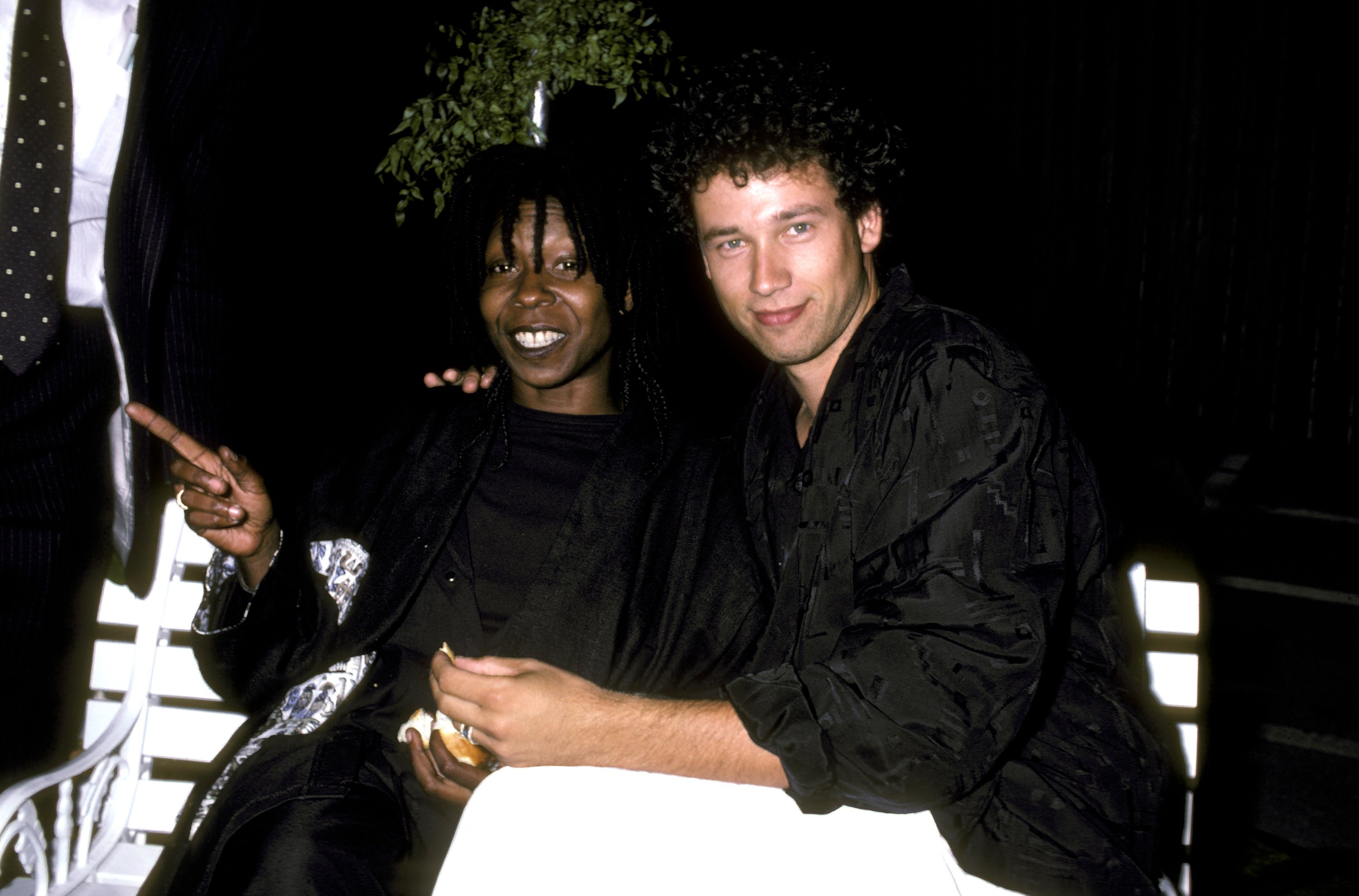 Whoopi Goldberg and husband David Claessen at the 5th Annual "L'Chaim, To Life!" Telethon, 1986 | Source: Getty Images