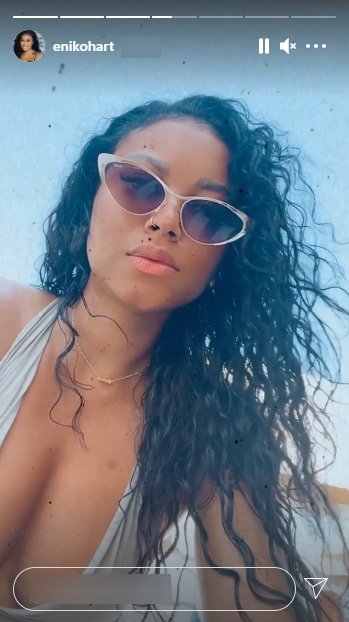 Eniko Hart shares a selfie of her having a fun time during a vacation at the beach. | Photo: Instagram/Enikohart
