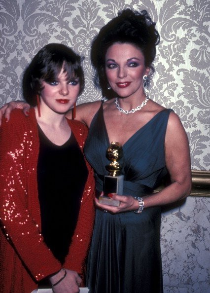 Actress Joan Collins and daughter Tara Newley attend the 40th Annual Golden Globe Awards on January 29, 1983 at Beverly Hilton Hotel in Beverly Hills, California | Photo: Getty Images
