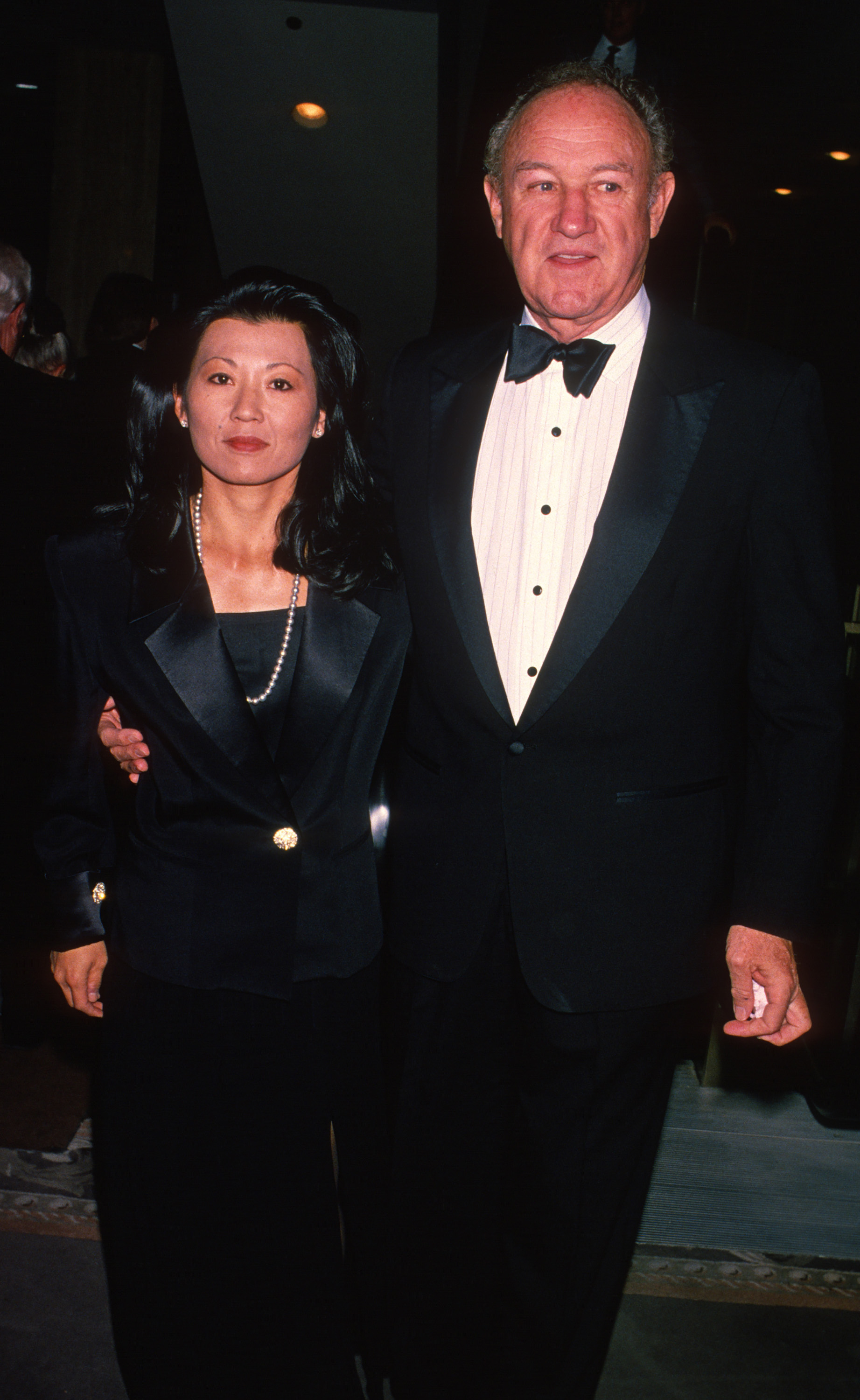 Betsy Arakawa and Gene Hackman at the Thalians Ball in honor of Liza Minnelli at the Century Plaza Hotel on October 8, 1994, in Century City, California. | Source: Getty Images