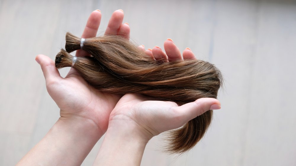 Persona donando cabello. | Foto: Shutterstock