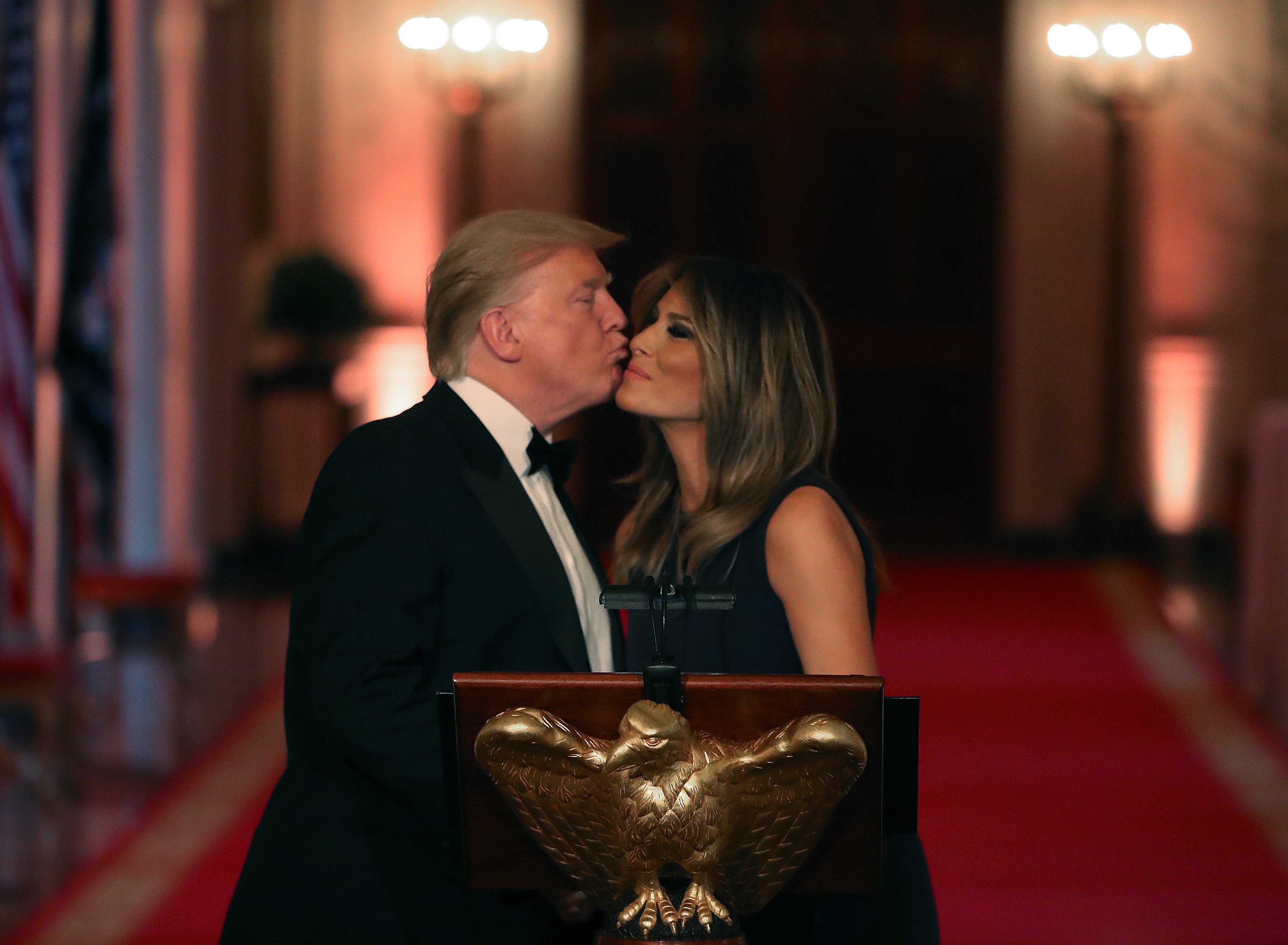 Le président Donald Trump et la première dame Melania Trump au dîner de l'Association historique de la Maison Blanche | Photo : Getty Images