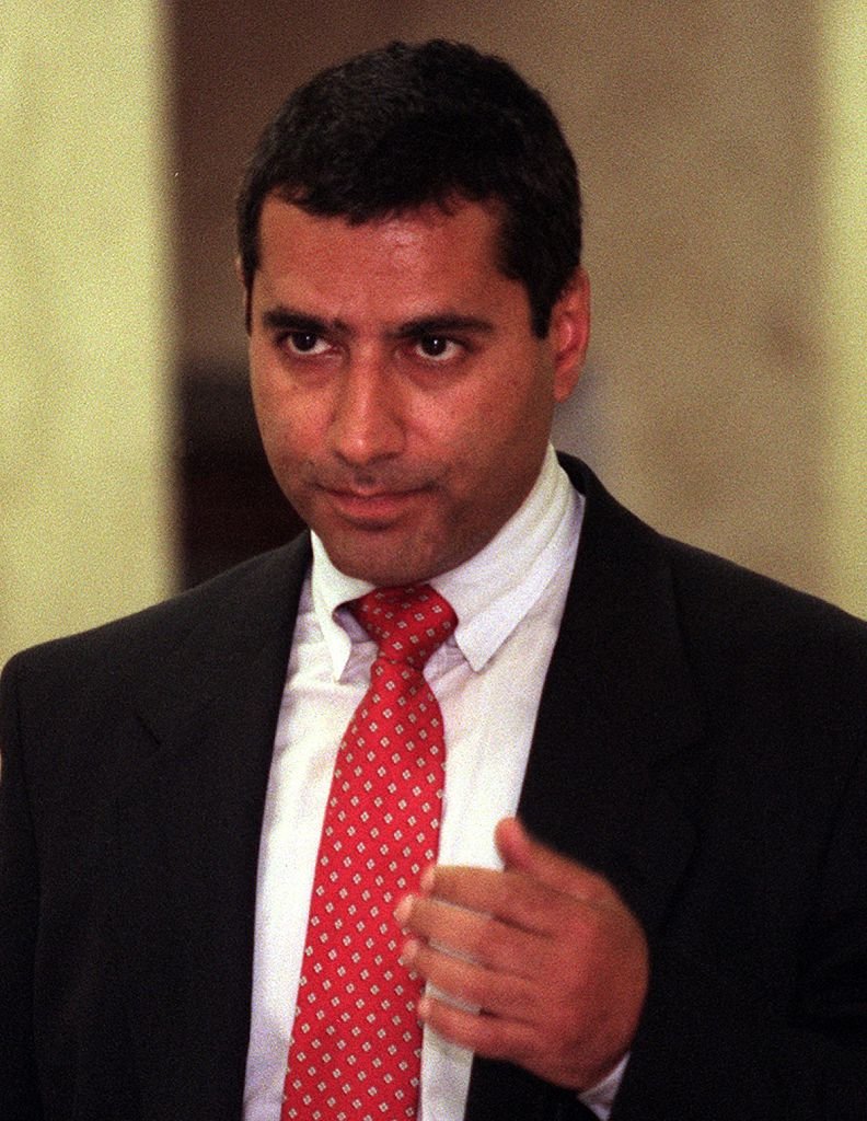 Harry Perzigian outside Los Angeles courtroom, July 1997 | Source: Getty Images