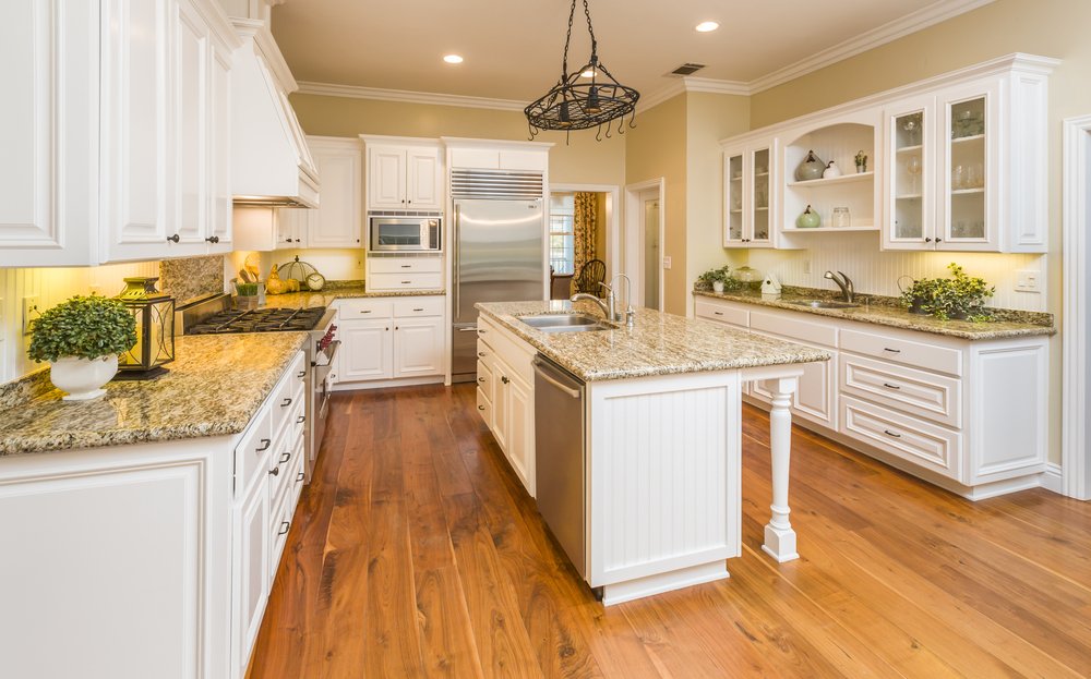 Bel intérieur de cuisine dans une maison. | Shutterstock Bel intérieur de cuisine dans une maison. | Shutterstock