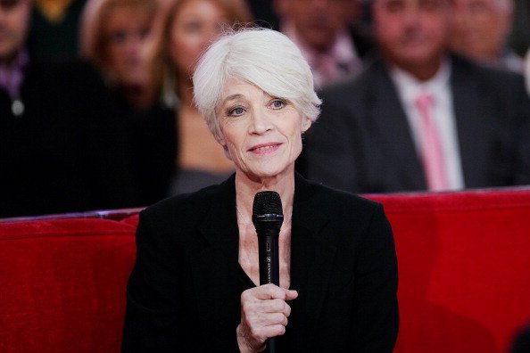 Françoise Hardy assiste à l'émission 'Vivement Dimanche' le 30 octobre 2012 à Paris.|Photo : Getty Images