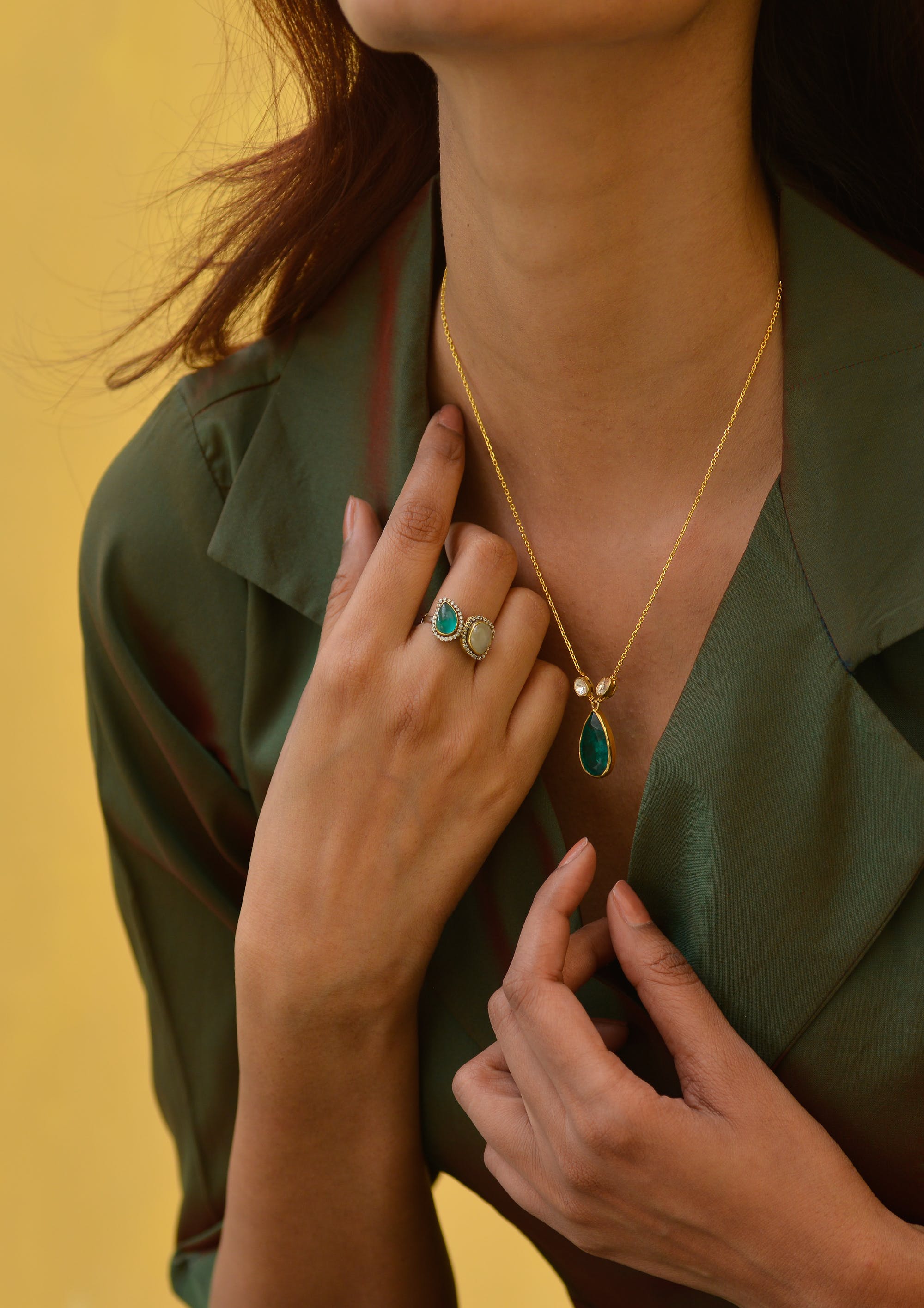 A woman wearing emerald pendant and ring | Source: Pexels