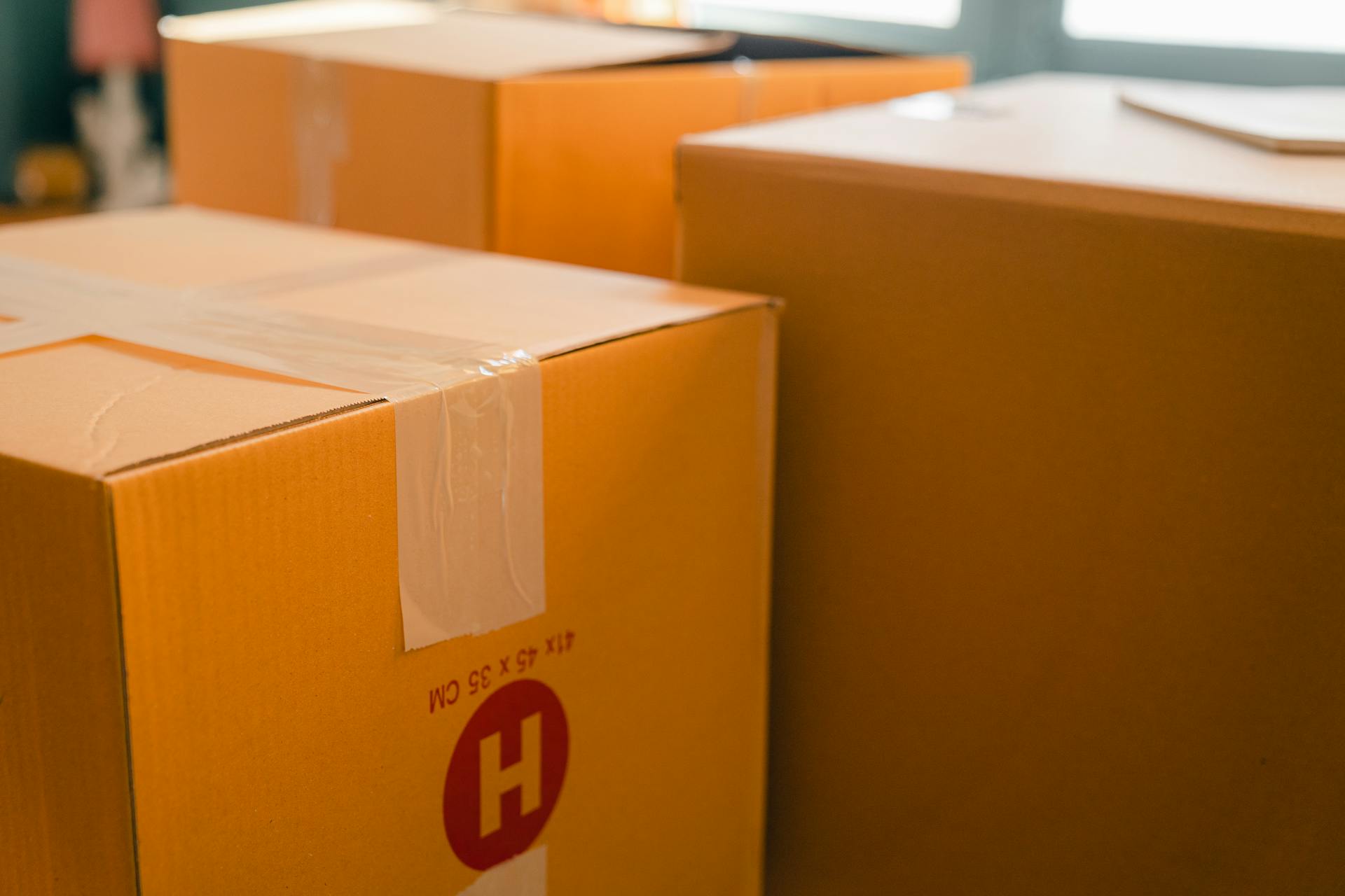 Moving boxes | Source: Pexels