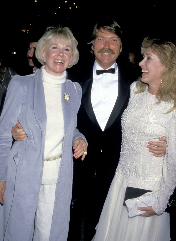 Doris Day, Terry Melcher, and his wife at Hyatt Regency Hotel in Monterey, California in 1988 | Photo: Getty Images