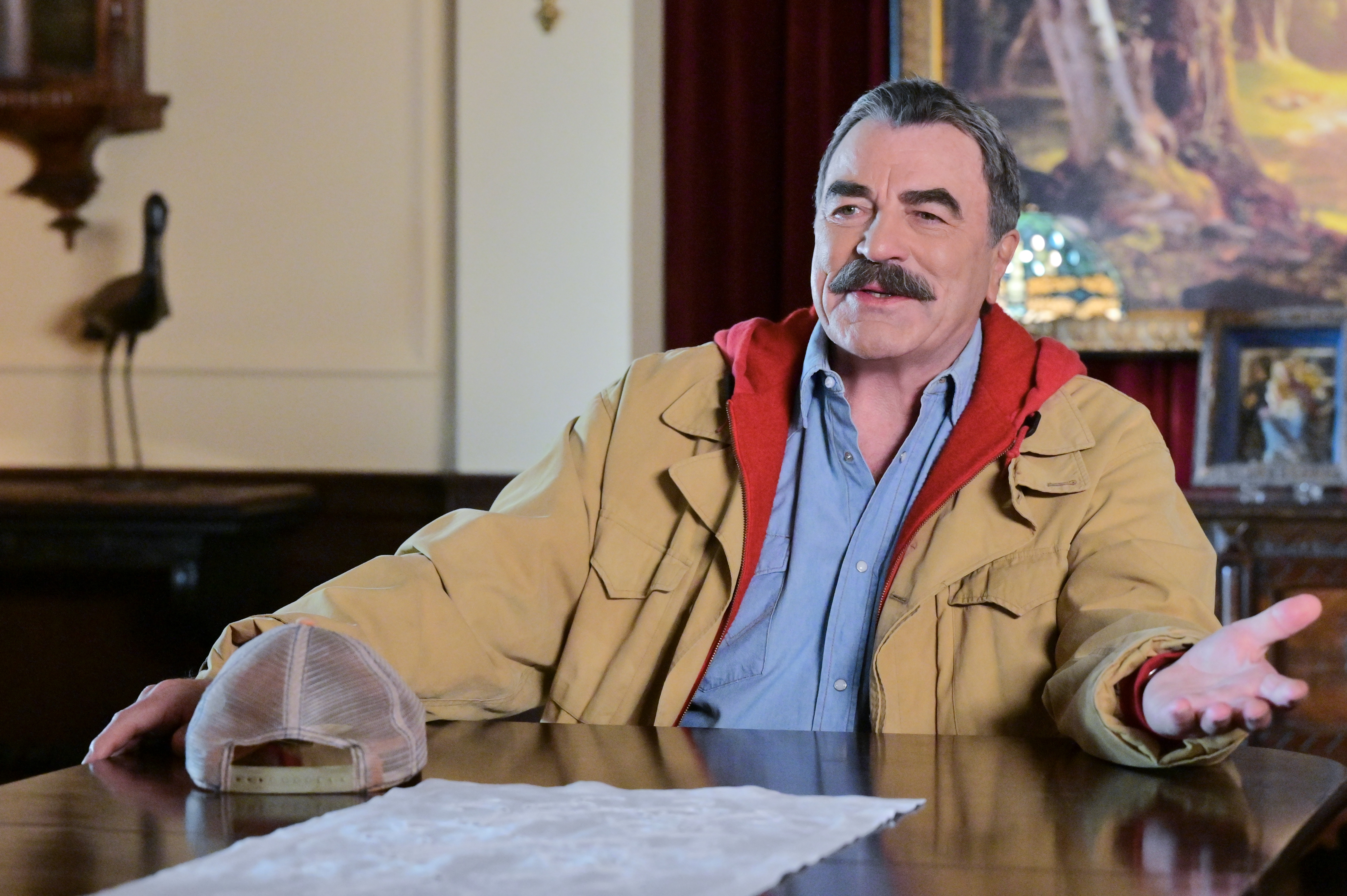 Tom Selleck as Frank Reagan on the set of "Blue Bloods" on October 7, 2022 | Source: Getty Images