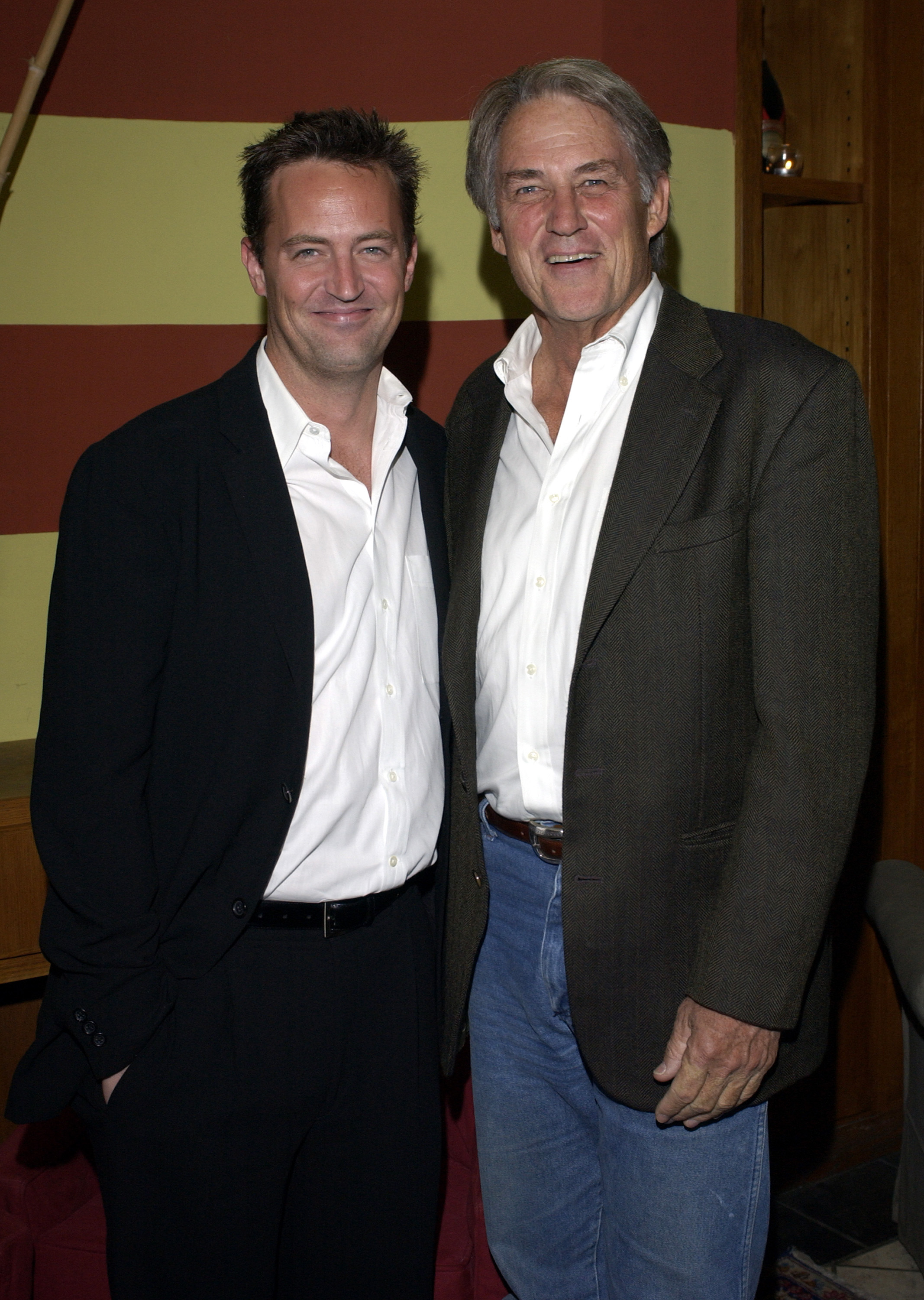 Matthew Perry and John Perry at Pizzia on October 3, 2003, in West Hollywood, California. | Source: Getty Images