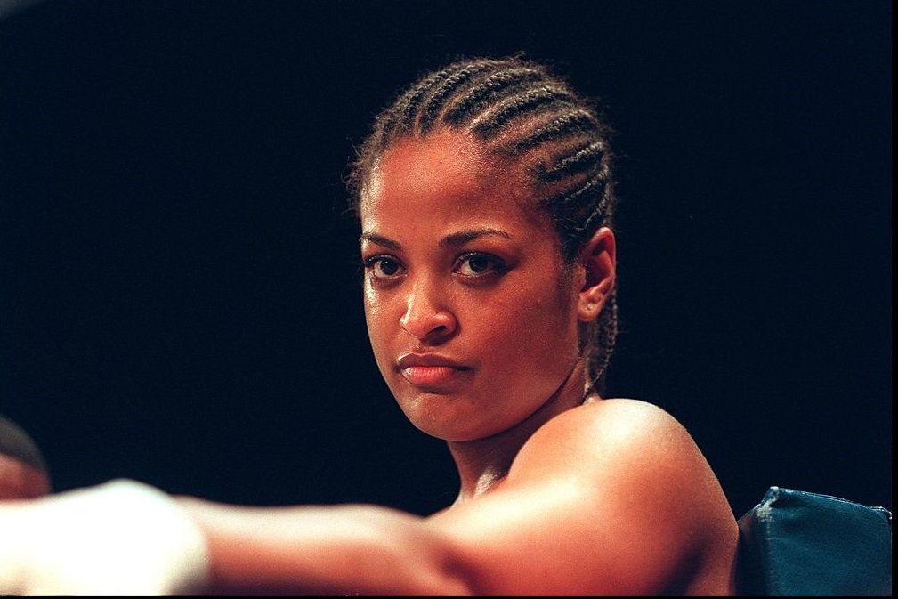 Laila Ali, daughter of former professional boxer Muhammad Ali, poses June 15, 2000 after knocking out her opponent Marjorie Jones in the first round at the Universal Amphitheater in Universal City, CA. | Photo: Getty Images Laila Ali, daughter of former professional boxer Muhammad Ali, poses June 15, 2000 after knocking out her opponent Marjorie Jones in the first round at the Universal Amphitheater in Universal City, CA. | Photo: Getty Images