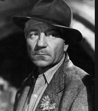Jean Gabin porte un chapeau. Photo : Getty Images