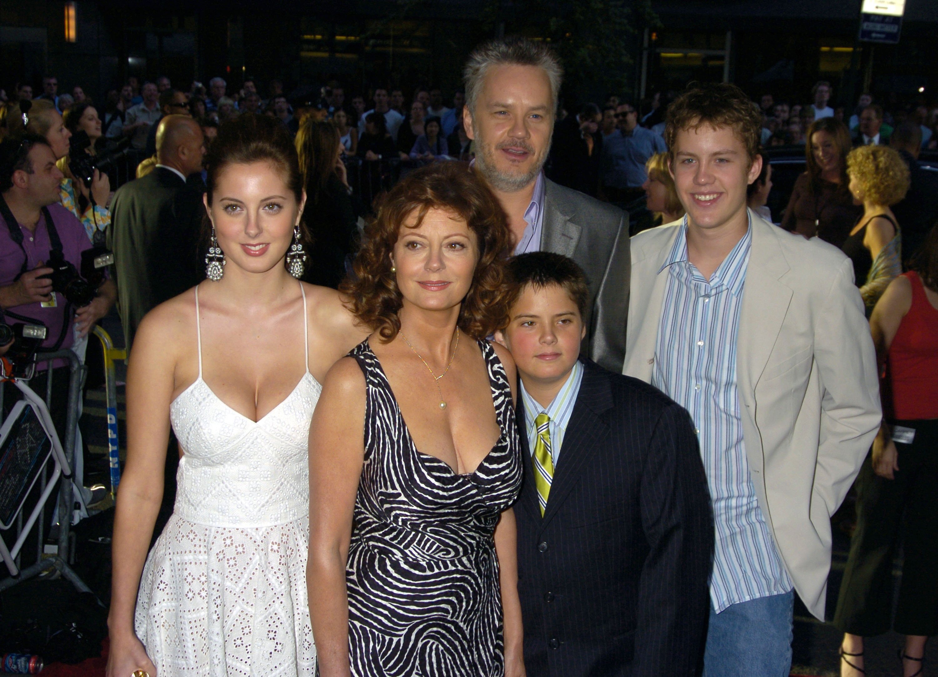 Susan Sarandon, Tim Robbins, Eva Amurri and Jack and Miles at the "War of the Worlds" New York City Premiere on June 23, 2005 | Source:  Getty Images