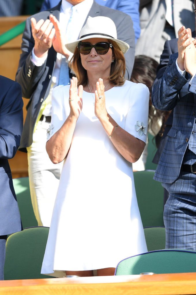 Carole Middleton assiste à la troisième journée de Wimbledon le 3 juillet 2019 au All England Lawn Tennis and Croquet Club | Photo : Getty Images Carole Middleton assiste à la troisième journée de Wimbledon le 3 juillet 2019 au All England Lawn Tennis and Croquet Club | Photo : Getty Images