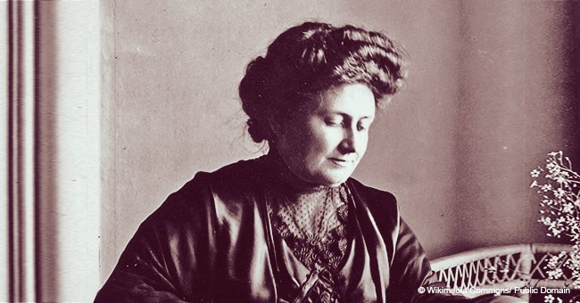 A photo of Maria Montessori reading a book | Photo: Wikimedia Commons