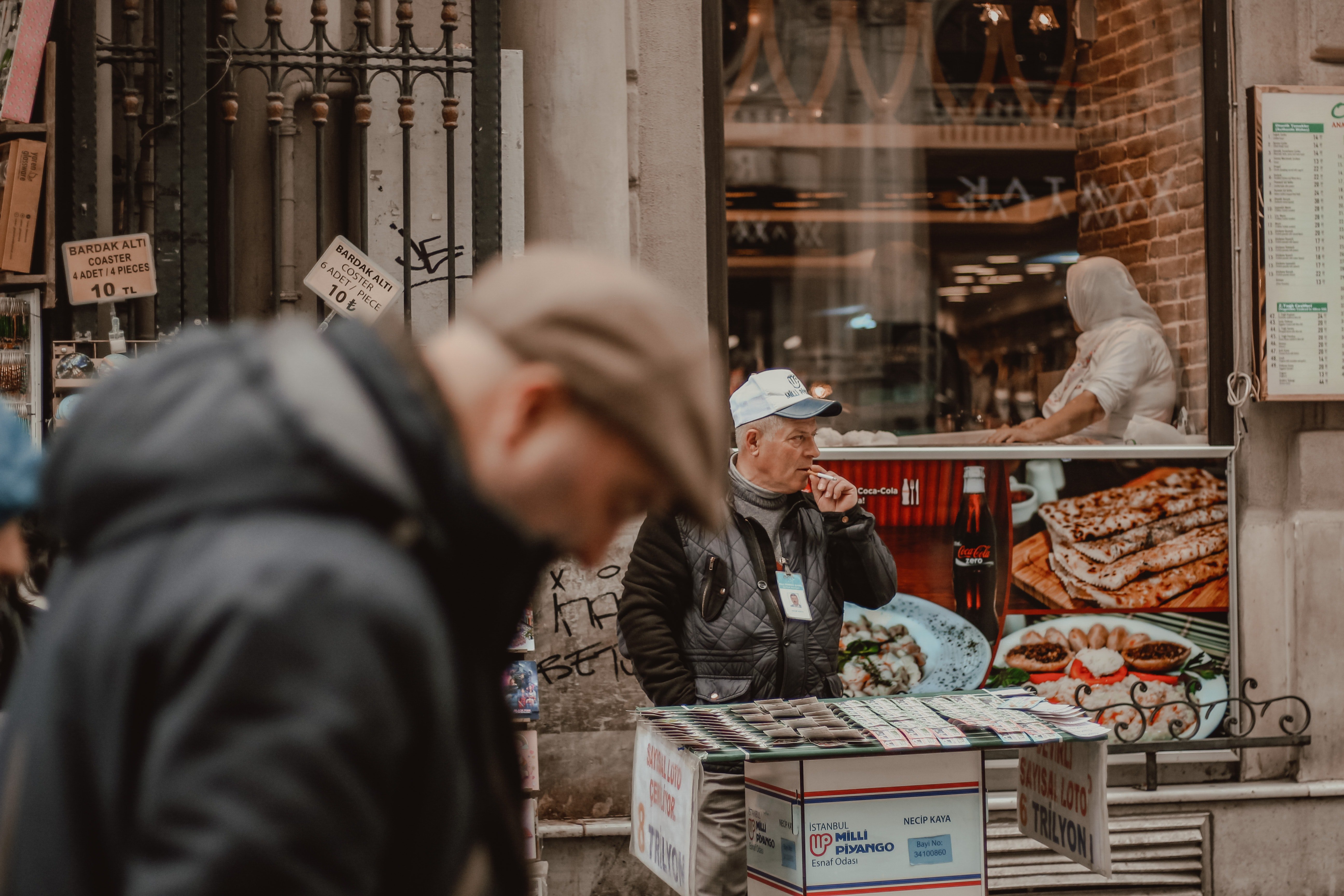An image of an elderly delivery man in front of a stall | Photo: Pexels