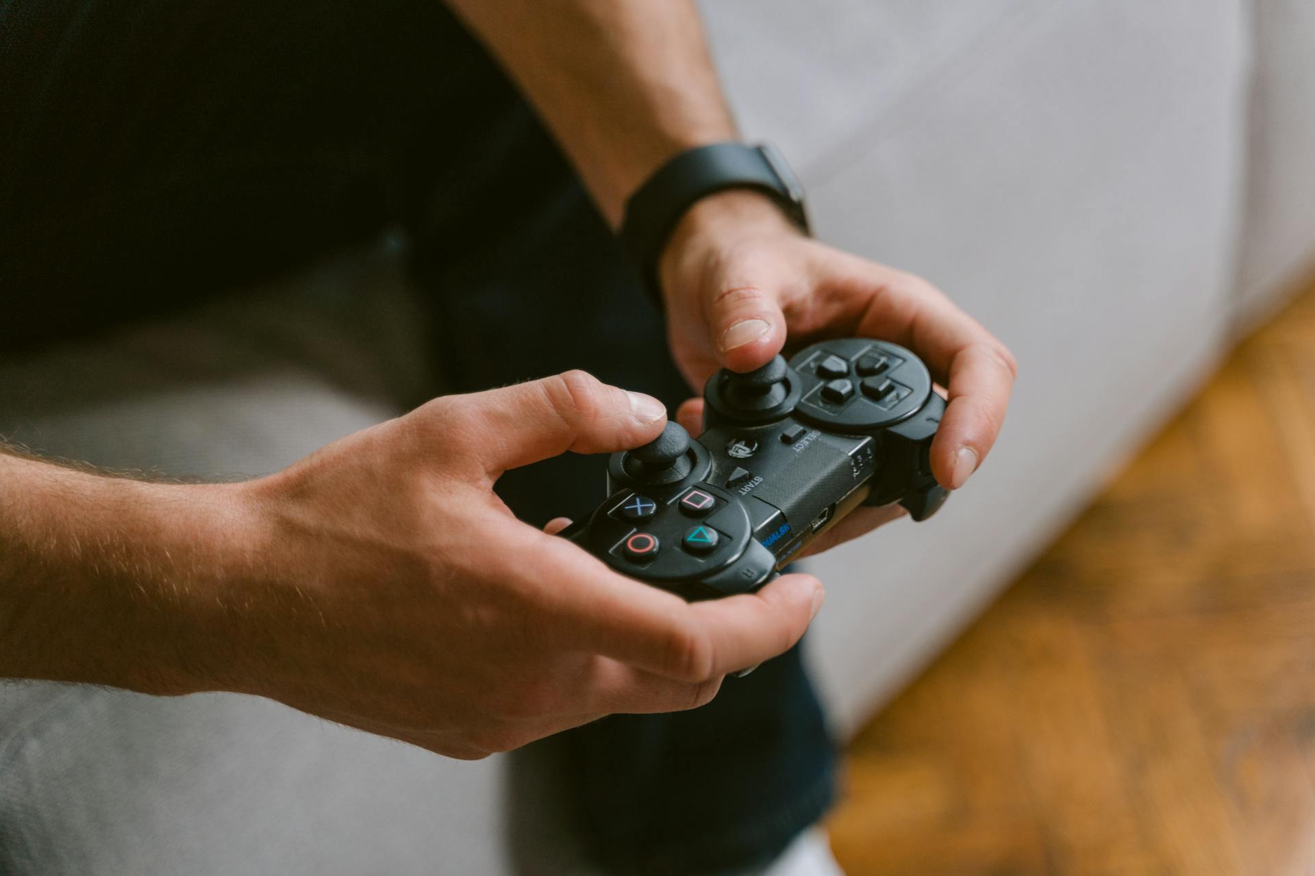 Man holding a game console | Source: Pexels