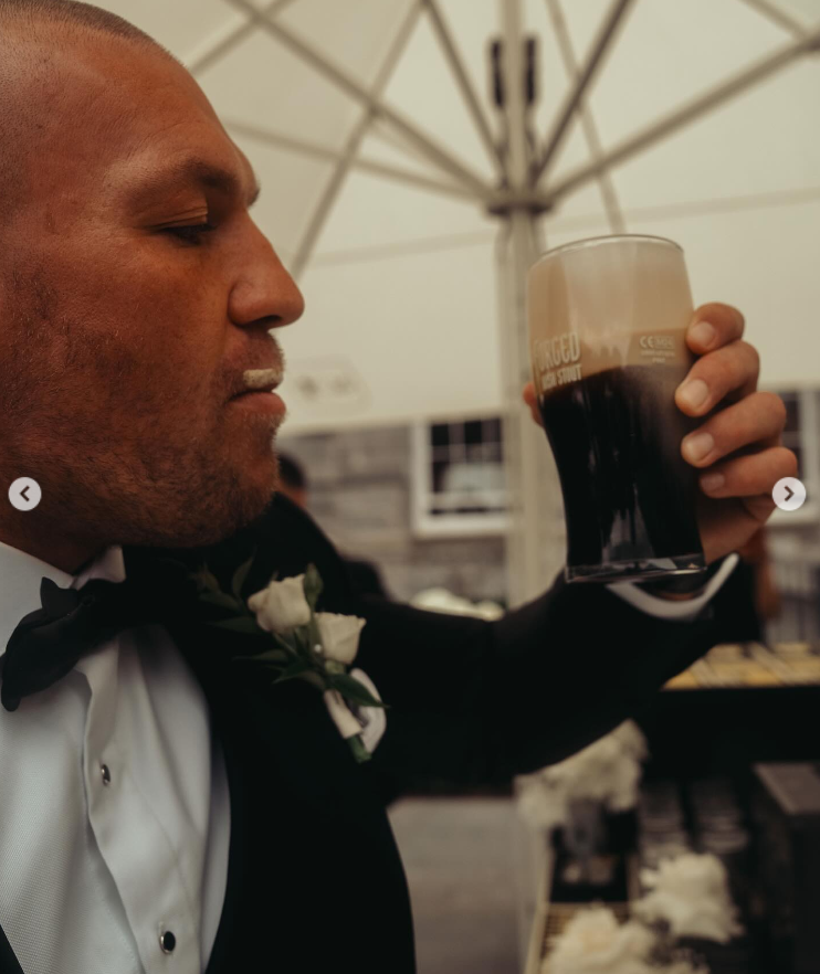 Conor McGregor drinks beer at Terry Kavanagh and Erin McGregors wedding on August 17, 2024 | Source: Instagram/thenotoriousmma