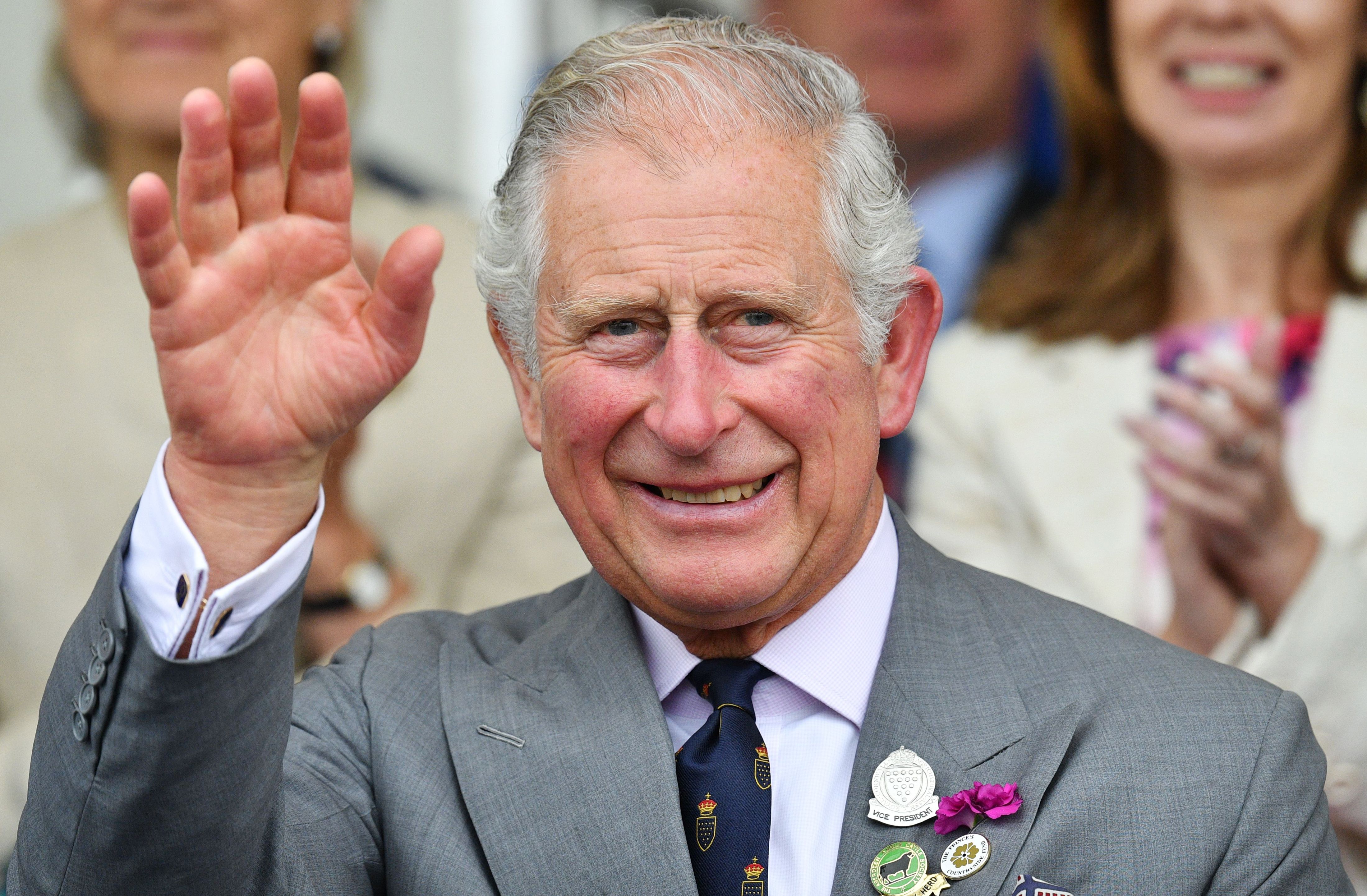King Charles, 07 Haziran 2018'de Wadebridge, Birleşik Krallık'taki Royal Cornwall Show'a katılırken el sallıyor.  |  Kaynak: Getty Images