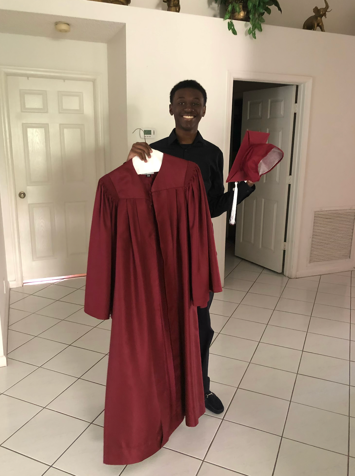 Donovan Metayer with his cap and gown | Source: GoFundMe