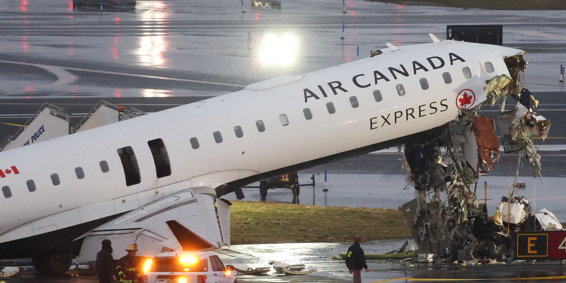 Air Canada Express CRJ-900 after the collision | Source: Getty Images