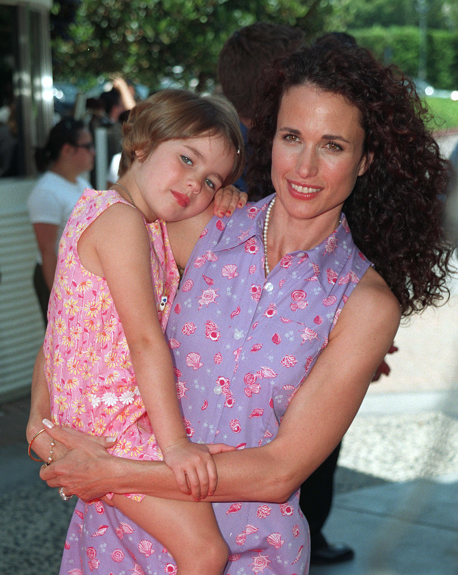 Andie McDowell and her daughter Margaret Qualley on July 11, 1999 | Source: Getty Images