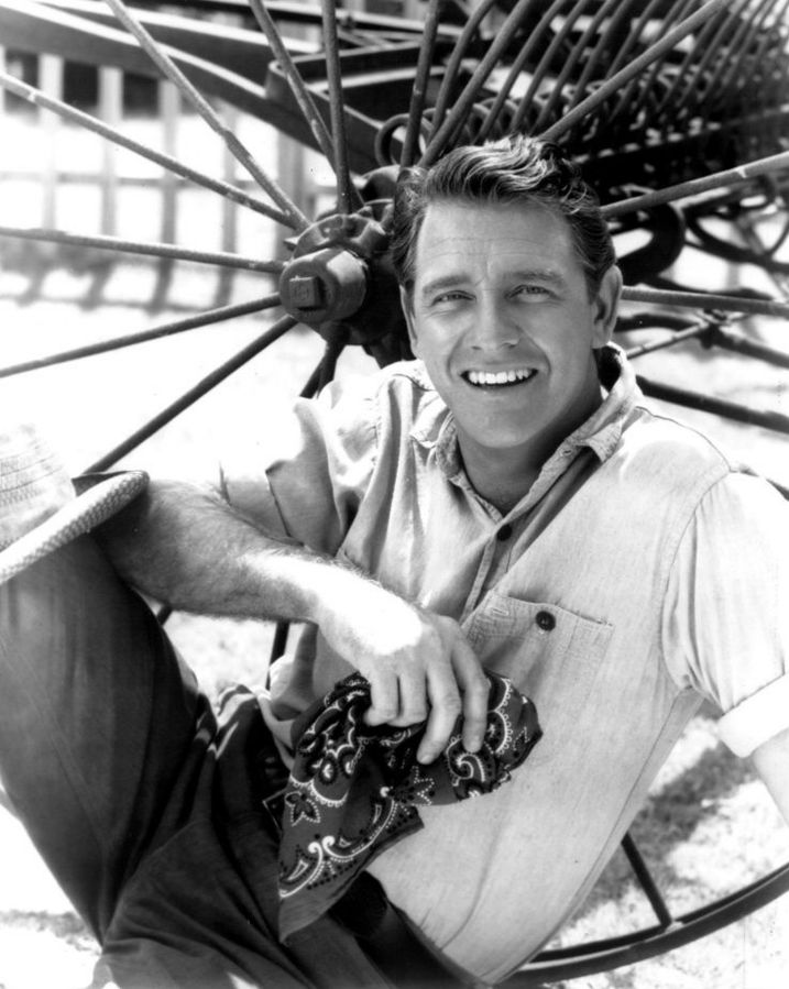 Richard Crenna as Luke Mc Coy from the television program "The Real McCoys" in 1961 | Photo: Wikimedia Commons