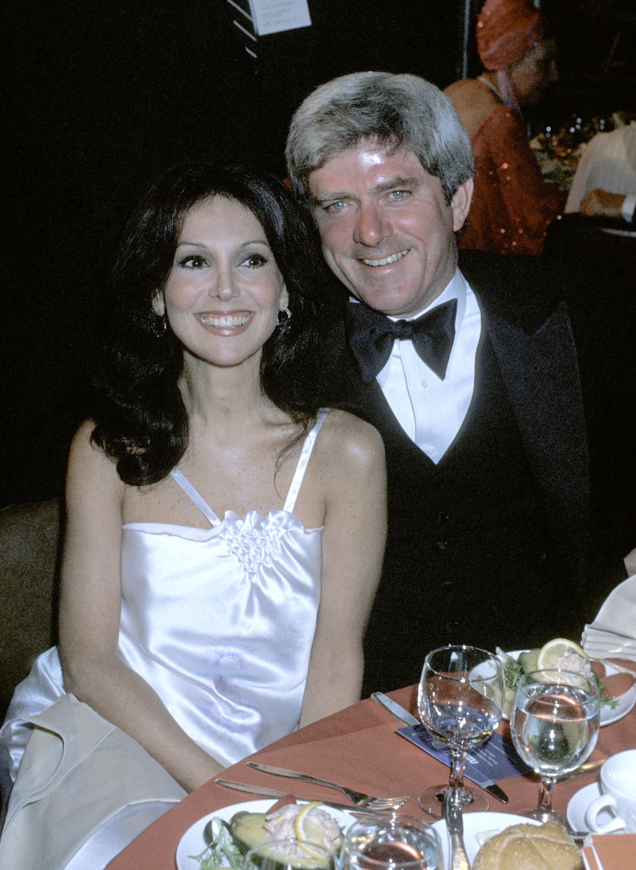 Marlo Thomas and Phil Donahue at the Iris Awards Banquet in 1978 | Source: Getty Images