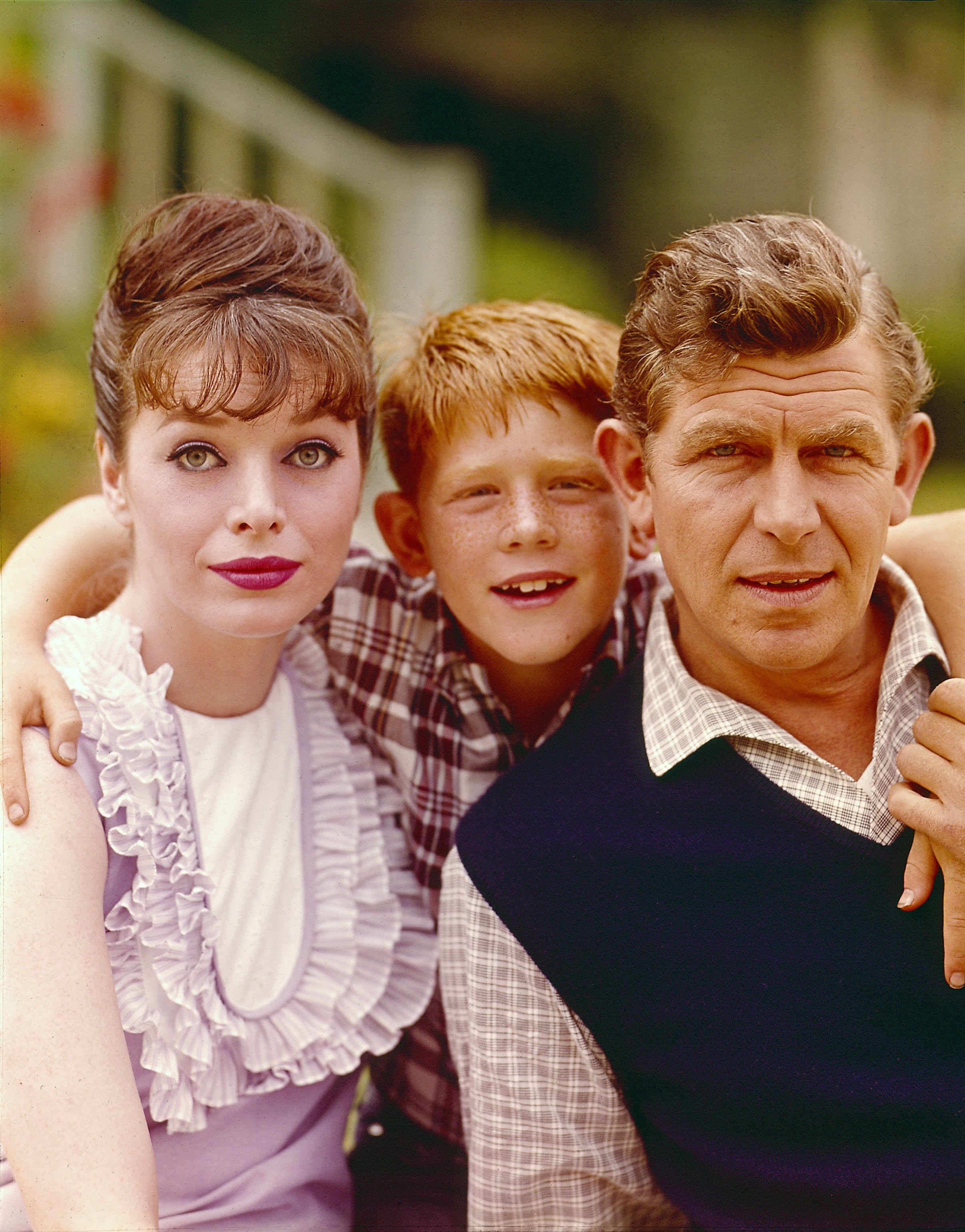 Aneta Corsaut, Ron Howard, and Andy Griffith on "The Andy Griffith Show" on August 1, 1965 | Source: Getty Images
