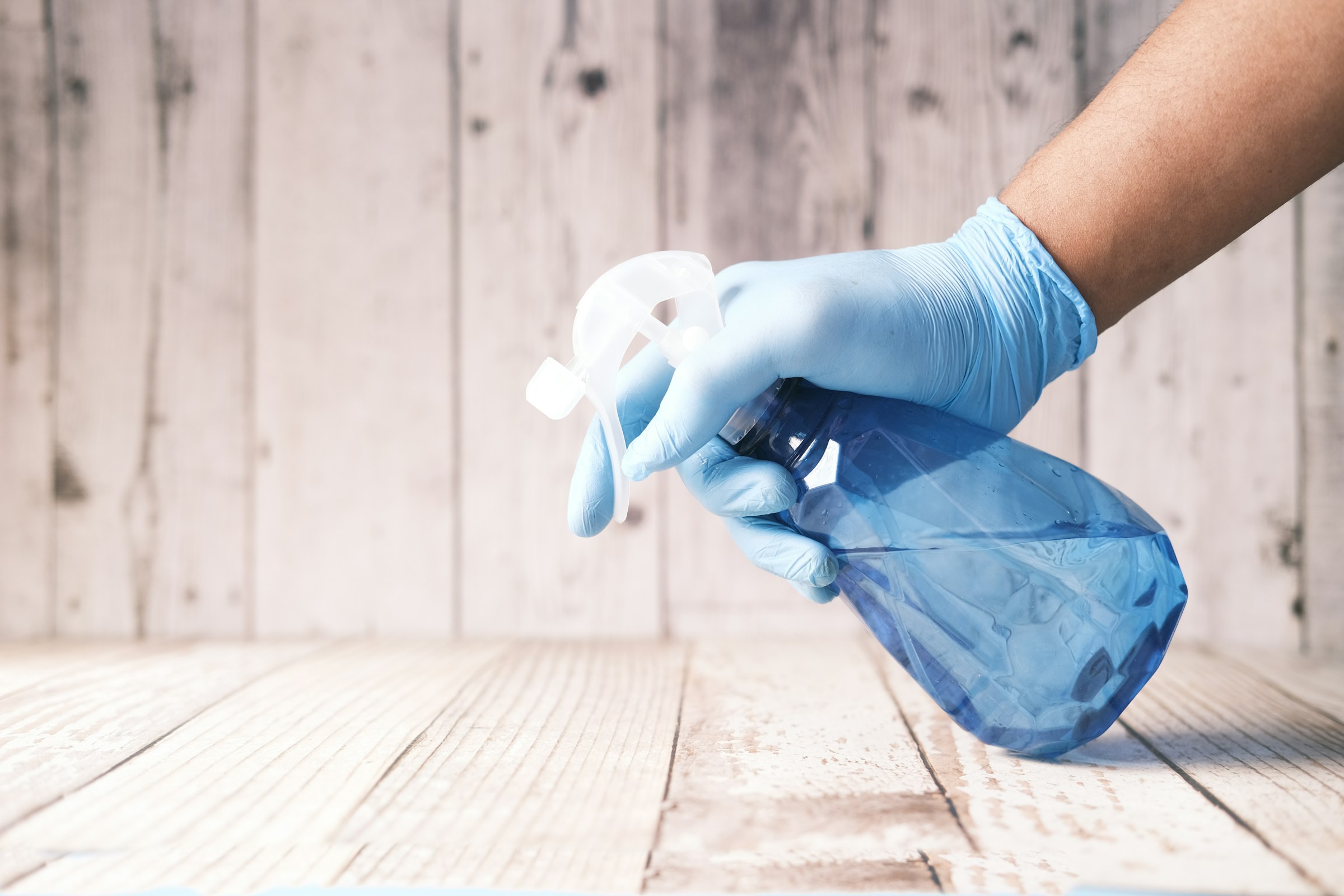 A person cleaning | Source: Unsplash
