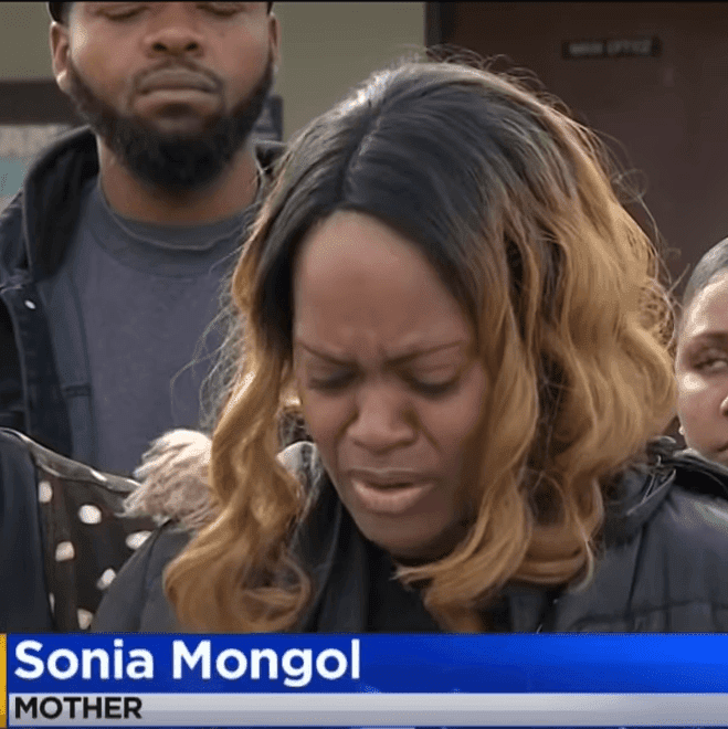 La mère dévastée s'adressant aux journalistes lors d'une conférence de presse. l Source: YouTube/ CBS Los Angeles