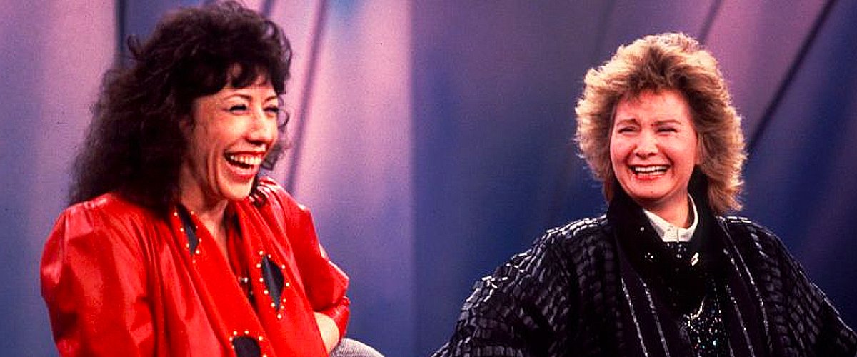Lily Tomlin and her partner, Jane Wagner on an episode of the "Oprah Winfrey Show," on November 2, 1986 | Photo: Getty Images