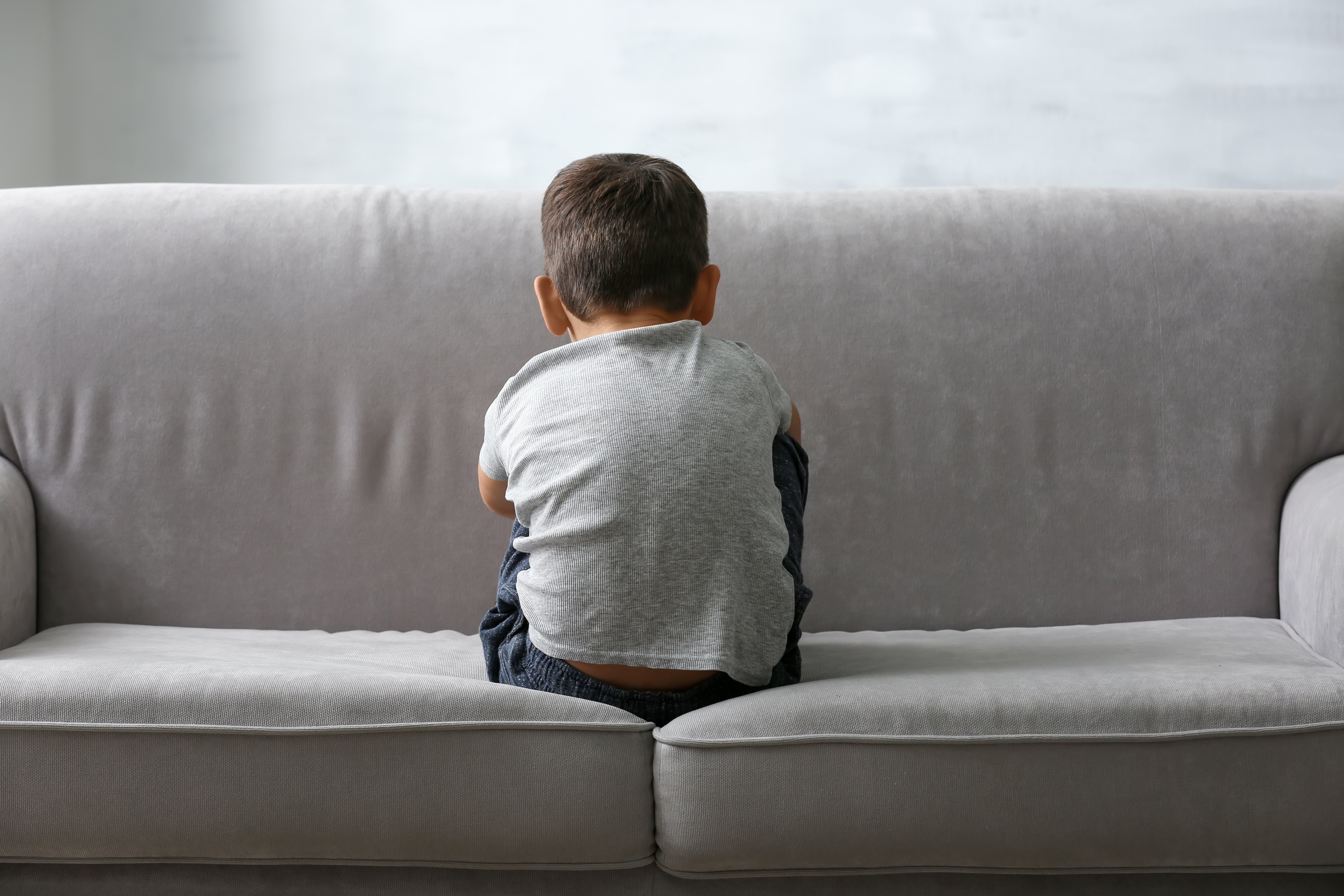 Niño de espaldas. | Foto: Shutterstock
