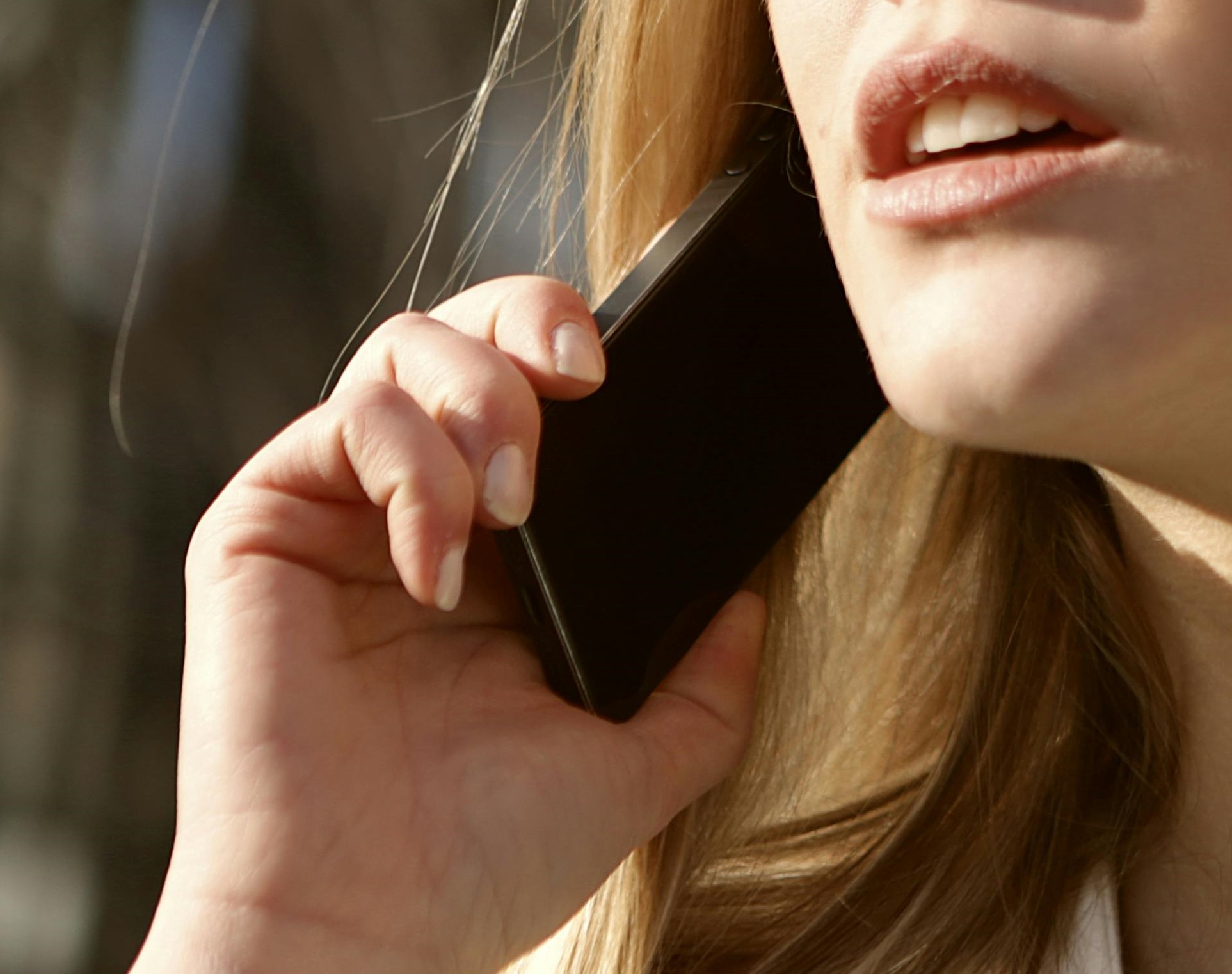 Close-up of a woman talking on the phone | Source: Pexels