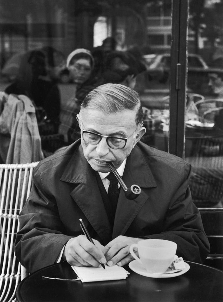 Jean Paul Sartre à Paris, France - Au Dôme de Montparnasse. | Photo : Getty Images