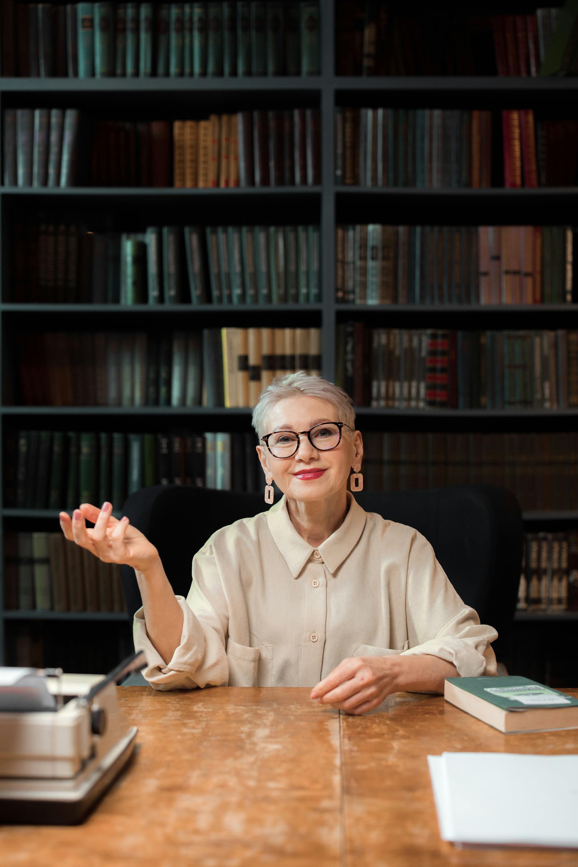 An elderly woman in a library | Source: Pexels