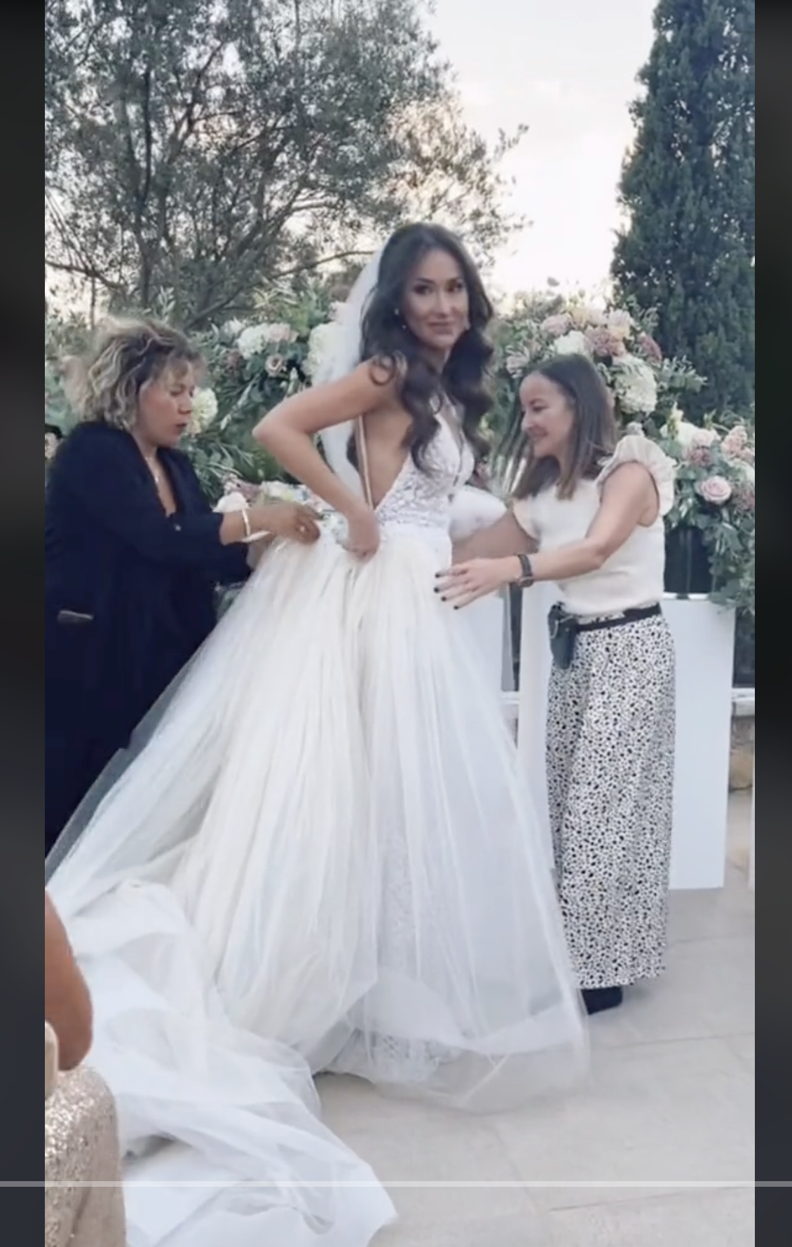 Becky Jefferies putting on her bridal gown's skirt and train, as seen in a video dated May 5, 2022 | Source: tiktok.com/@jetsetbecks