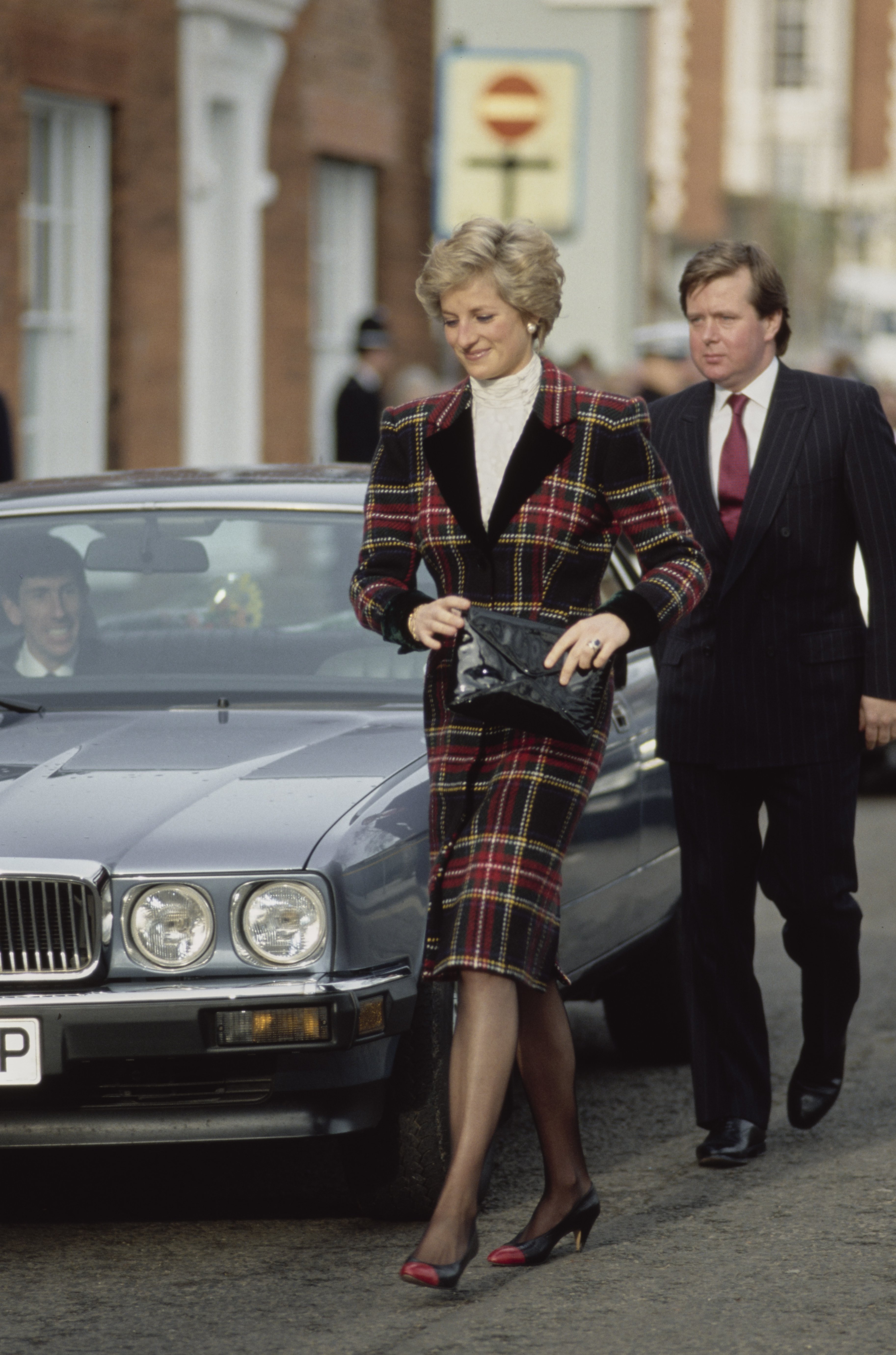 Princess Diana and her bodyguard Ken Wharfe during a visit to Ipswich, Suffolk, England, on February 1, 1990 | Source: Getty Images