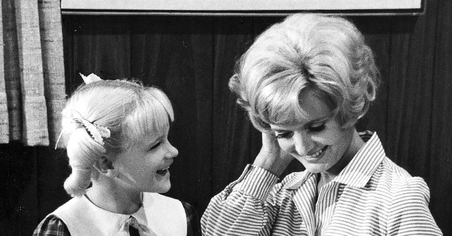  A picture of Florence Henderson and her onscreen daughter, Susan Olsen from The Brady's Bunch | Photo: Getty Images