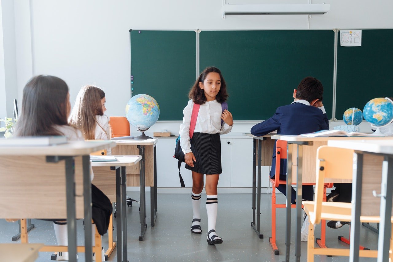 Their daughter walked to school alone | Source: Pexels