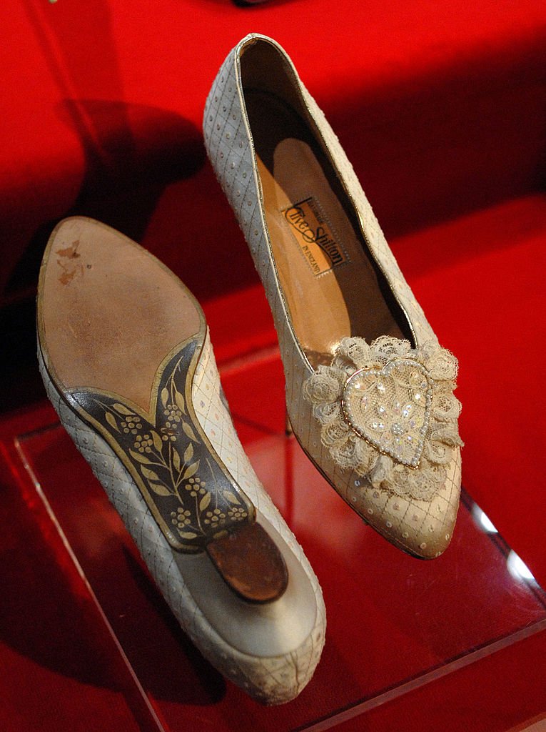 Los zapatos del día de la boda de Lady Di. | Foto: Getty Images