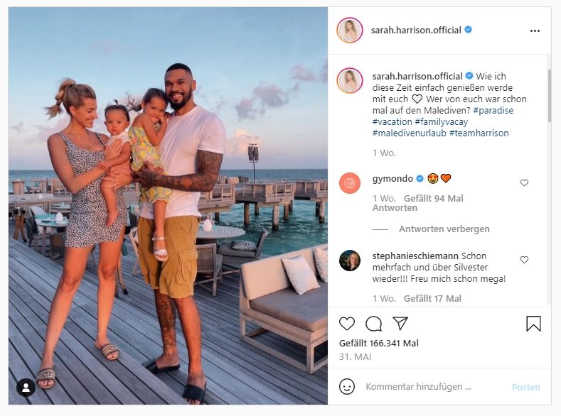 Sarah Harrison posiert im Urlaub auf den Malediven zusammen mit ihrer Familie | Quelle: Instagram / sarah.harrison.official