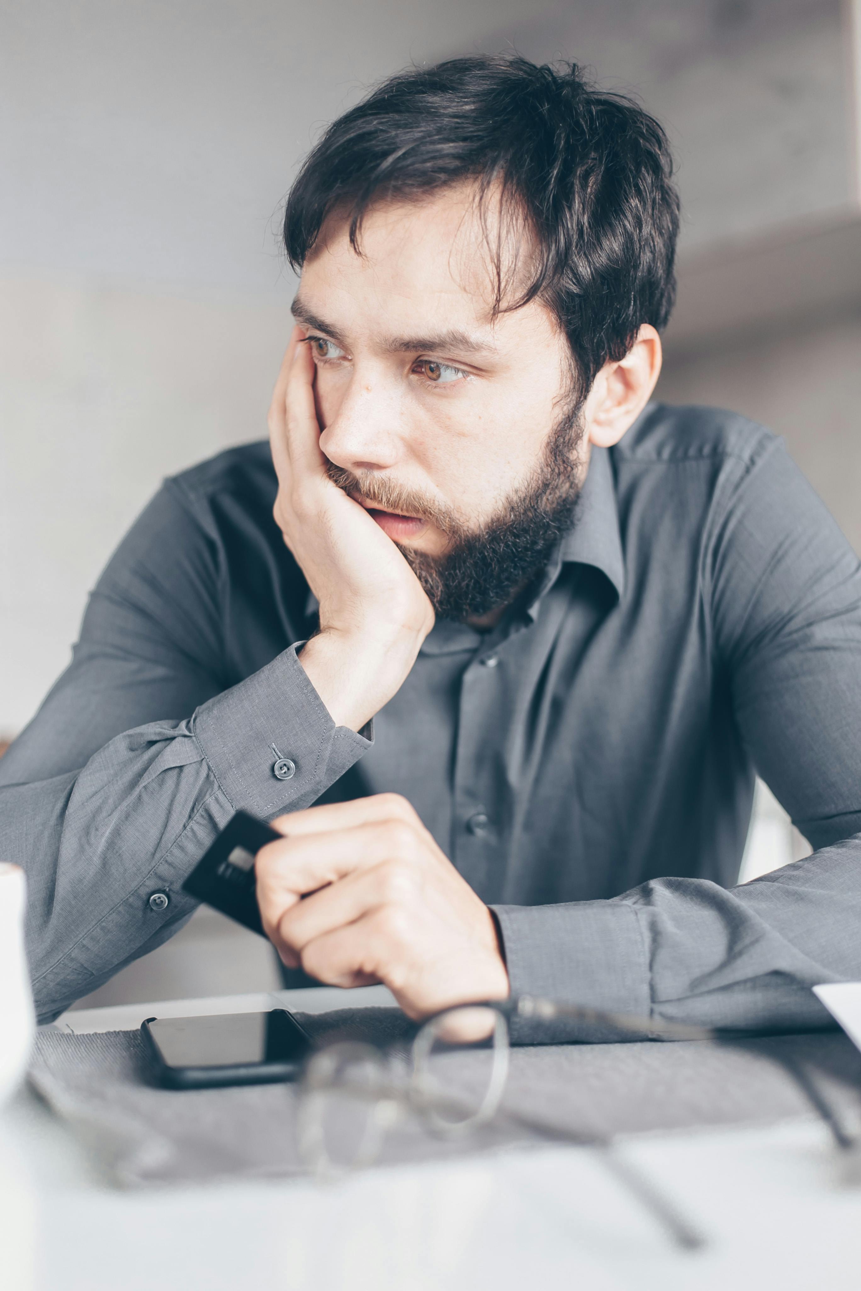 A sad thoughtful man | Source: Pexels