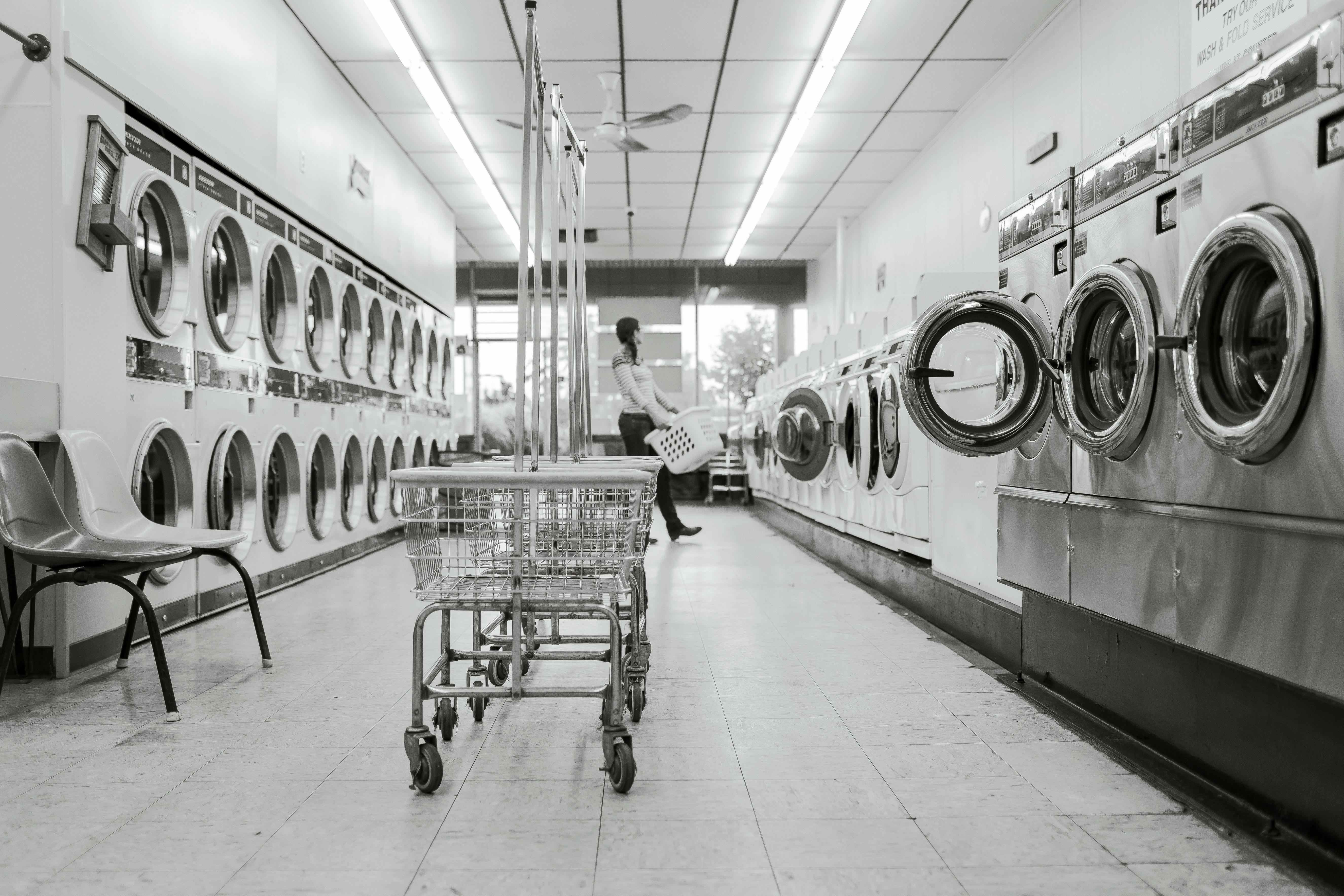 The inside of a laundromat | Source: Pexels