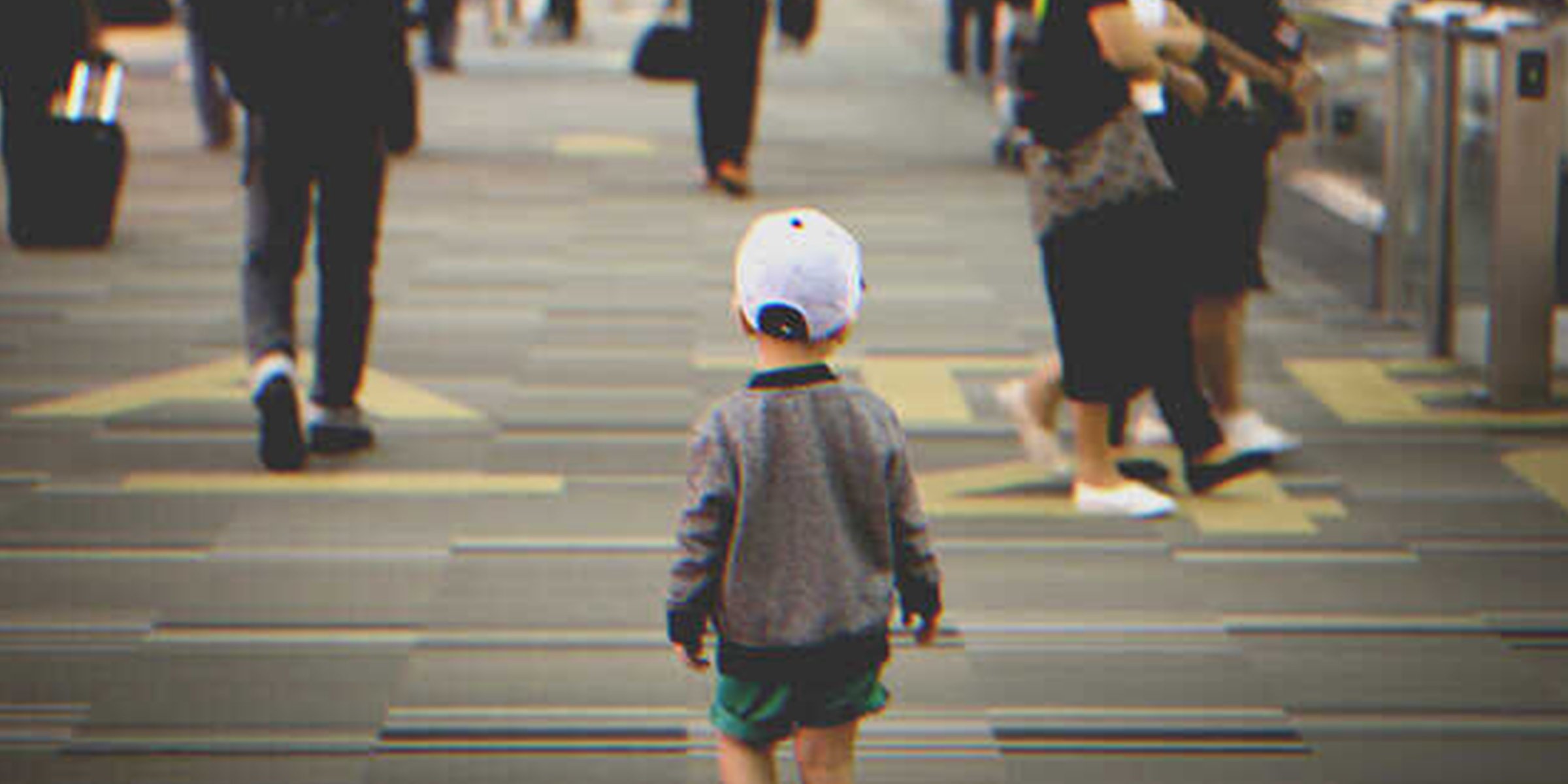 Little boy walking alone on the street | Source: Shutterstock