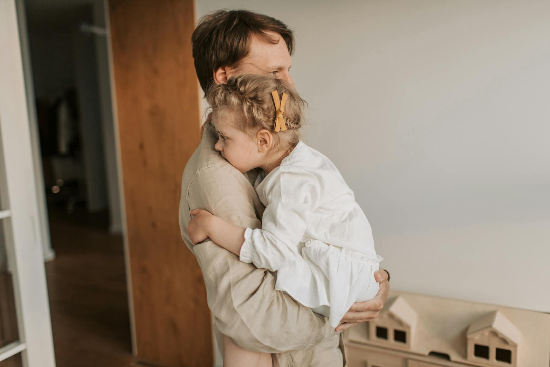 A father holding his little girl | Source: Pexels